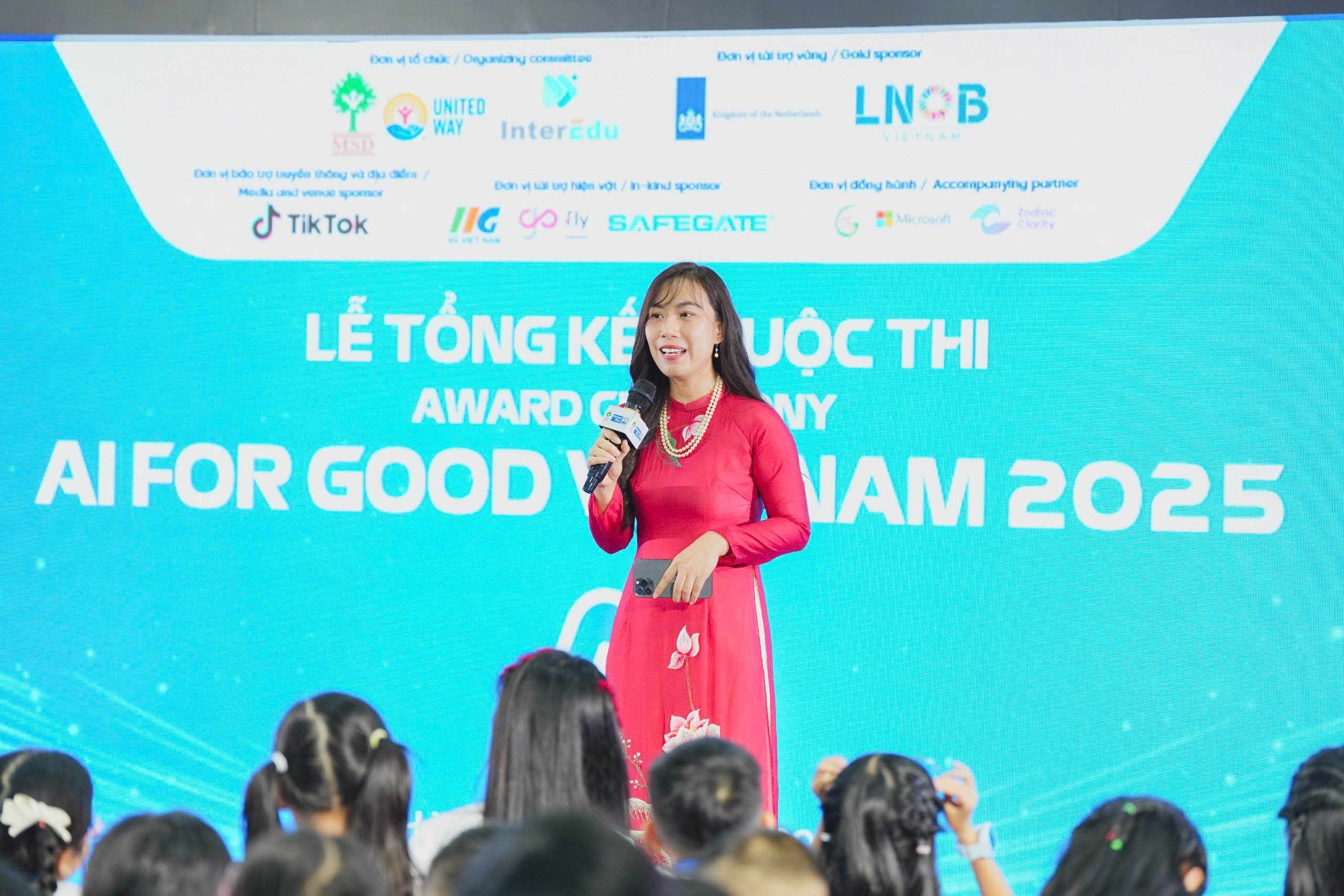 ba-nguyen-phuong-linh-pld-1747751427.JPG