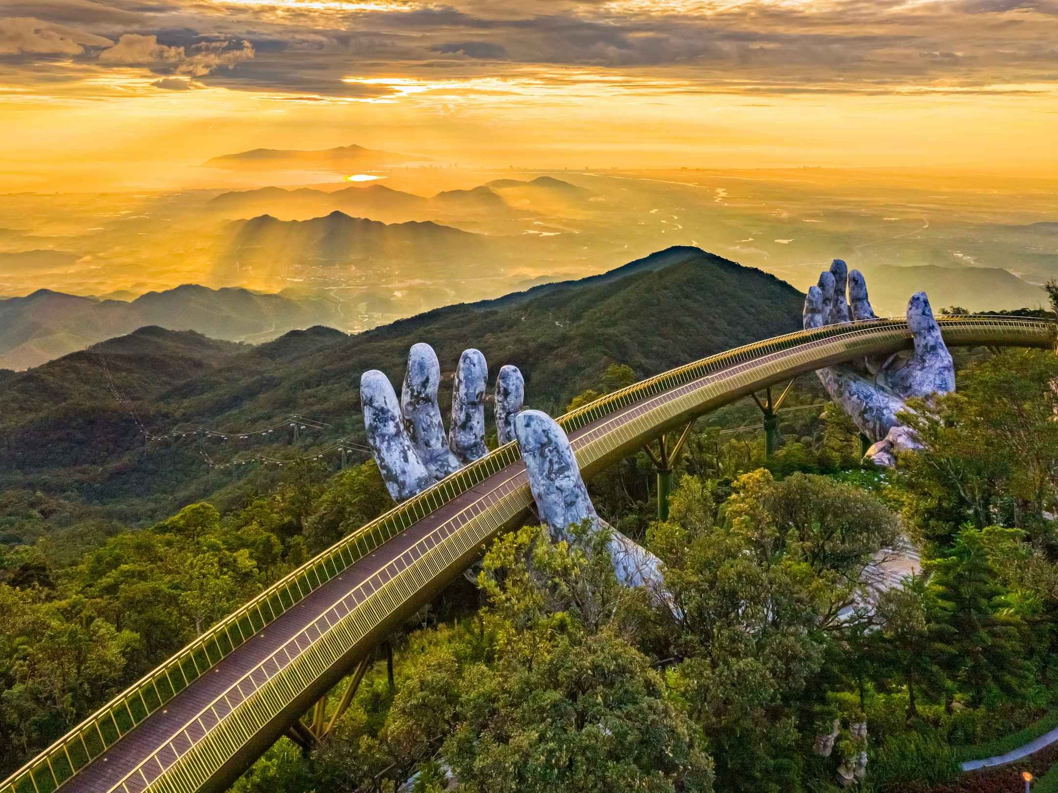da-nang-golden-bridge-at-ba-na-hillsjpg-1748958581.jpg