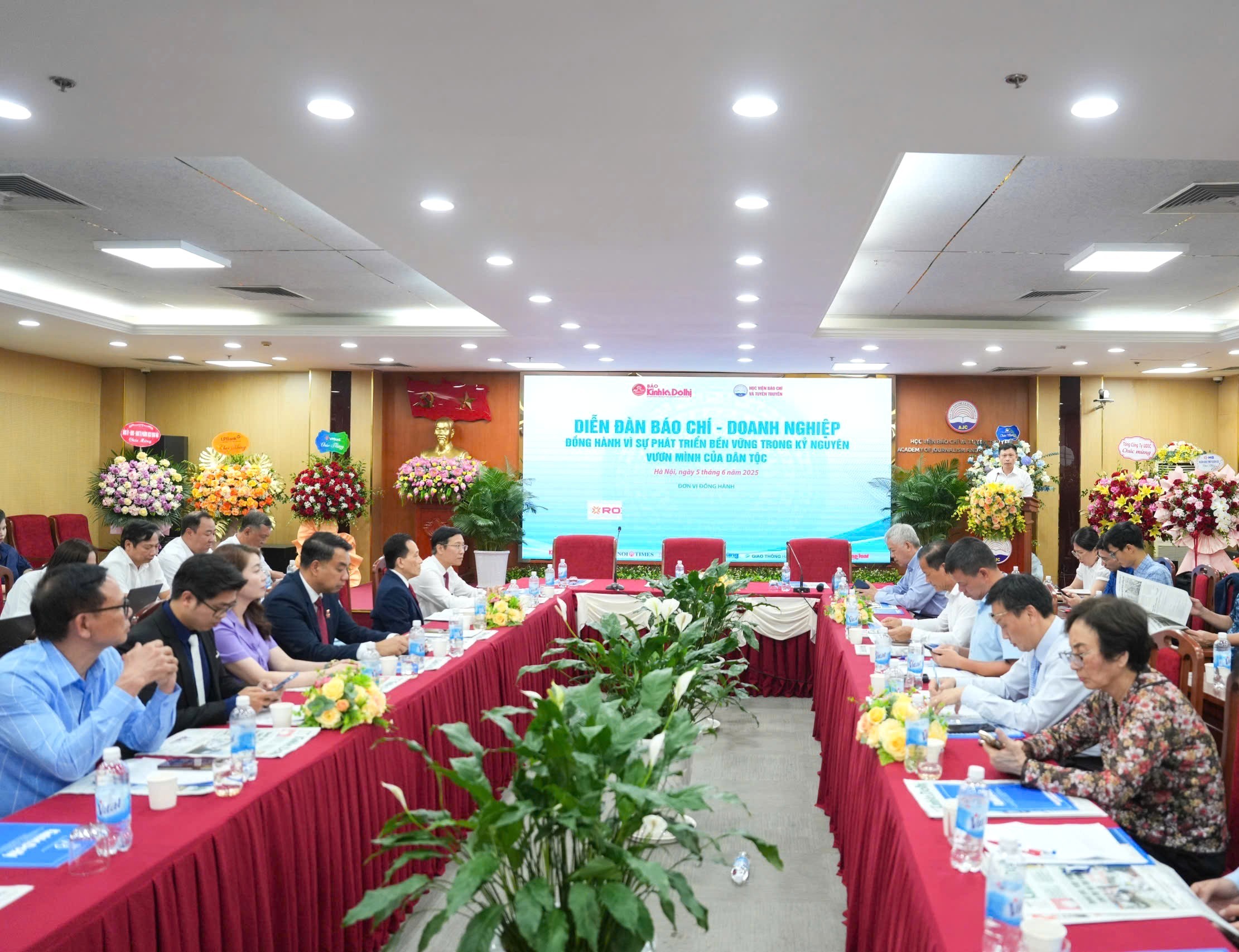 bao-chi-dong-hanh-cung-doanh-nghiep-pld-1749120414.jpg