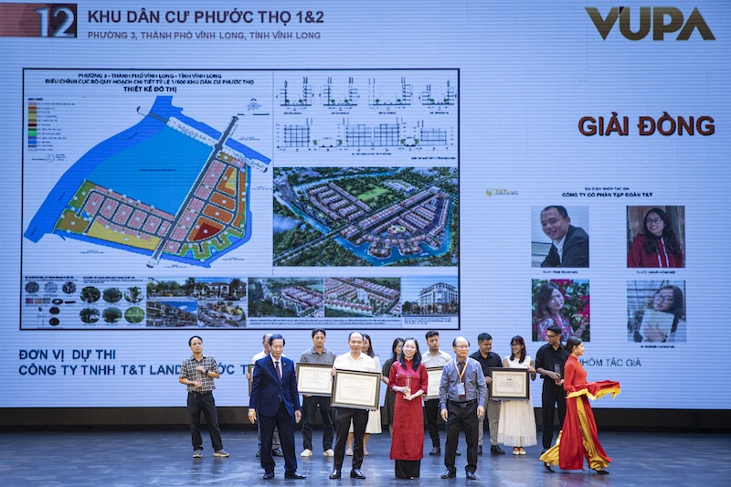 anh-2-trao-thuong-giai-dong-du-an-kdc-phuoc-tho-1-2-1750671857.jpg