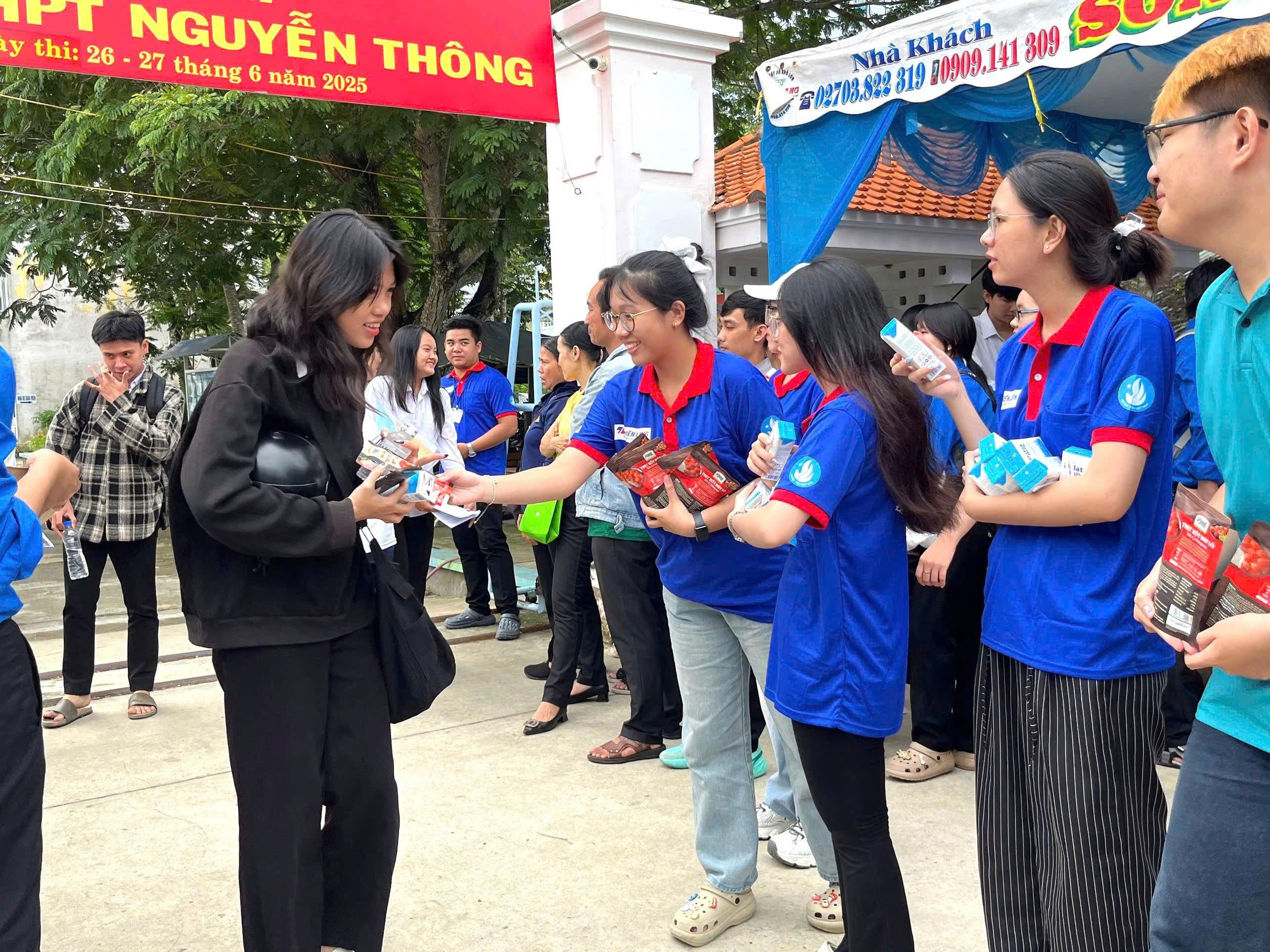 dong-hanh-cung-cac-si-tu-pld-1751161477.jpg