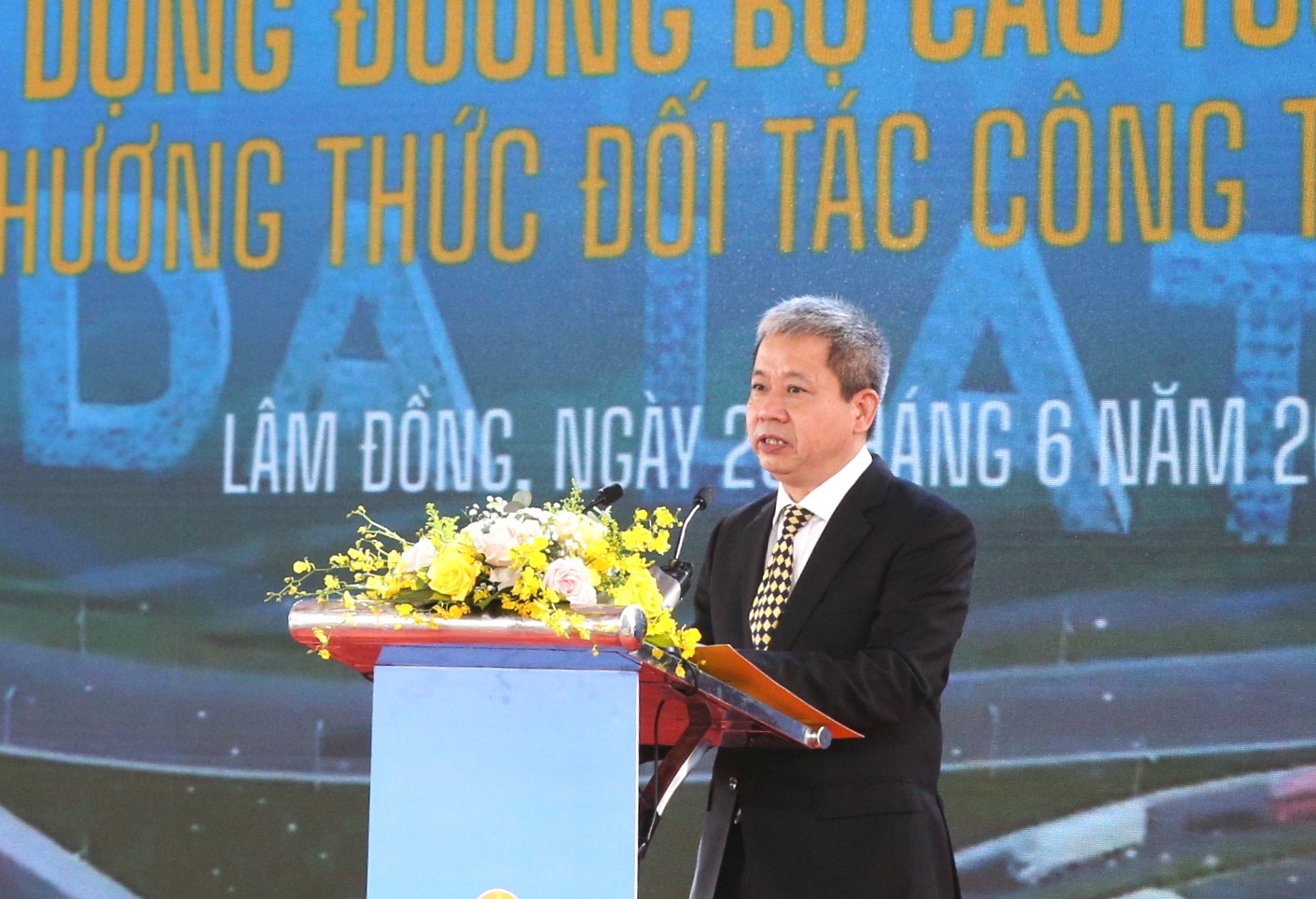 ong-doan-tuan-anh-lien-danh-nha-dau-tu-1751184945.JPG