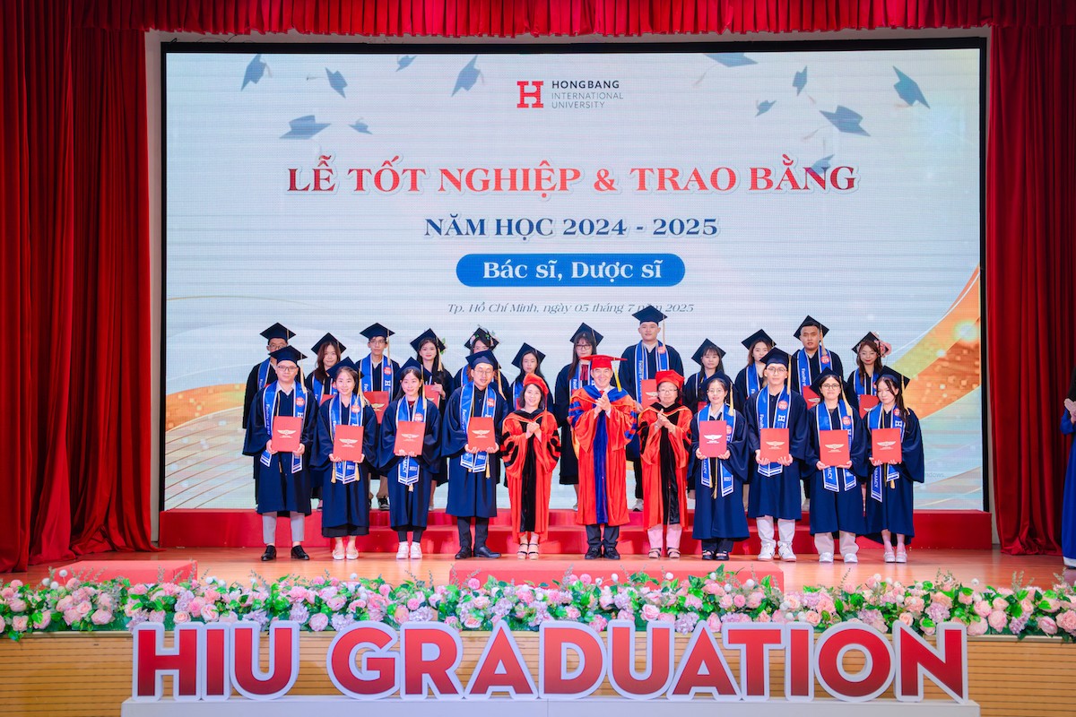 hang-tram-bac-si-duoc-si-san-sang-cong-hien-cho-nganh-y-1751804833.JPG