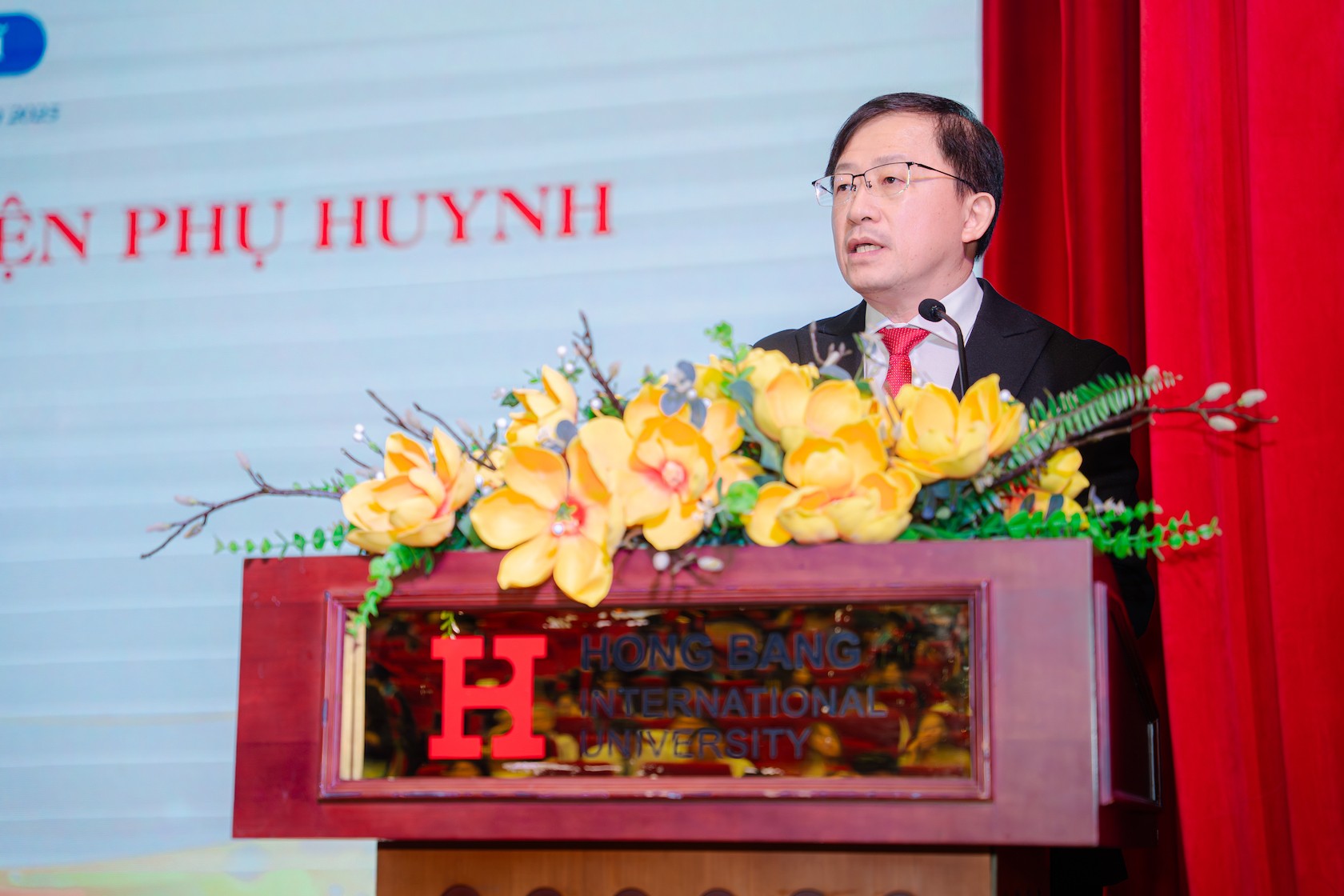 pgstsbs-phu-chi-dung-giam-doc-benh-vien-truyen-mau-huyet-hoc-tphcm-phu-huynh-tan-bac-si-chia-se-1751804720.JPG