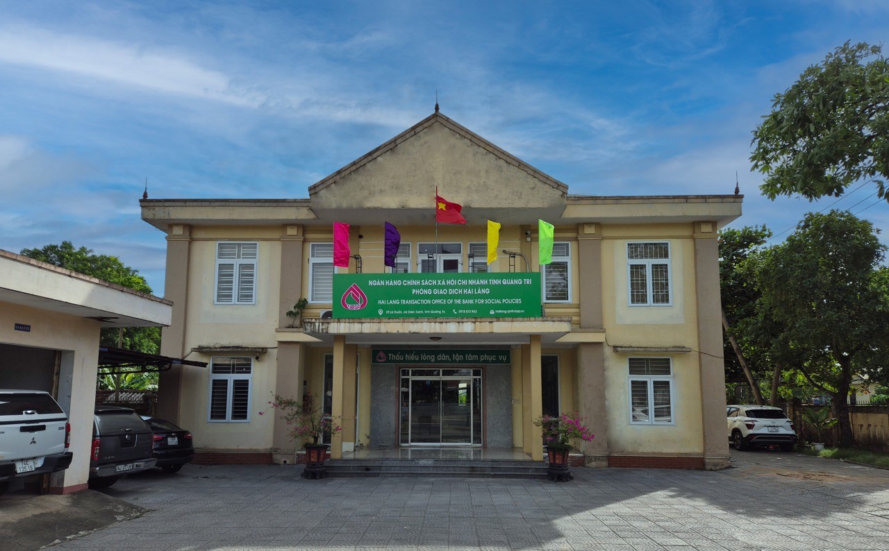 phien-giao-dich-dau-tien-cua-pgd-ngan-hang-csxh-hai-lang-tai-xa-vinh-dinh-tinh-quang-tri-gan-ket-nguoi-dan-voi-dong-von-uu-dai-lon-1752138238.jpeg