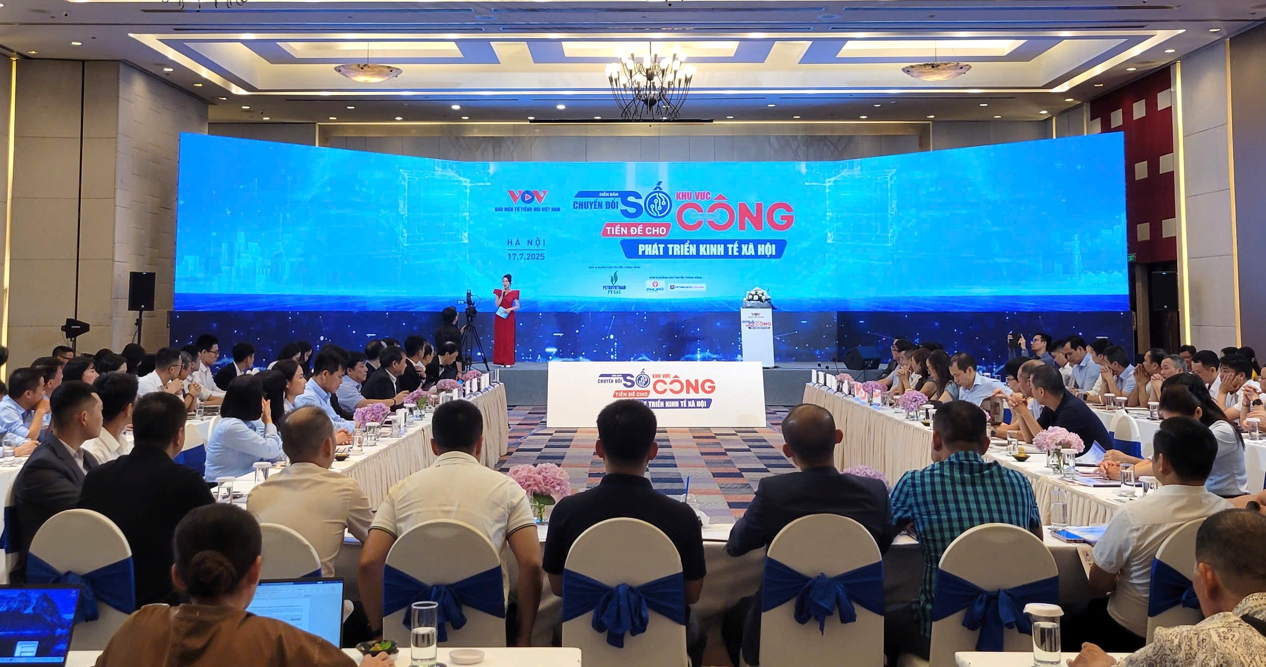 chuyen-doi-so-khu-vuc-cong-pld-1752750760.jpg