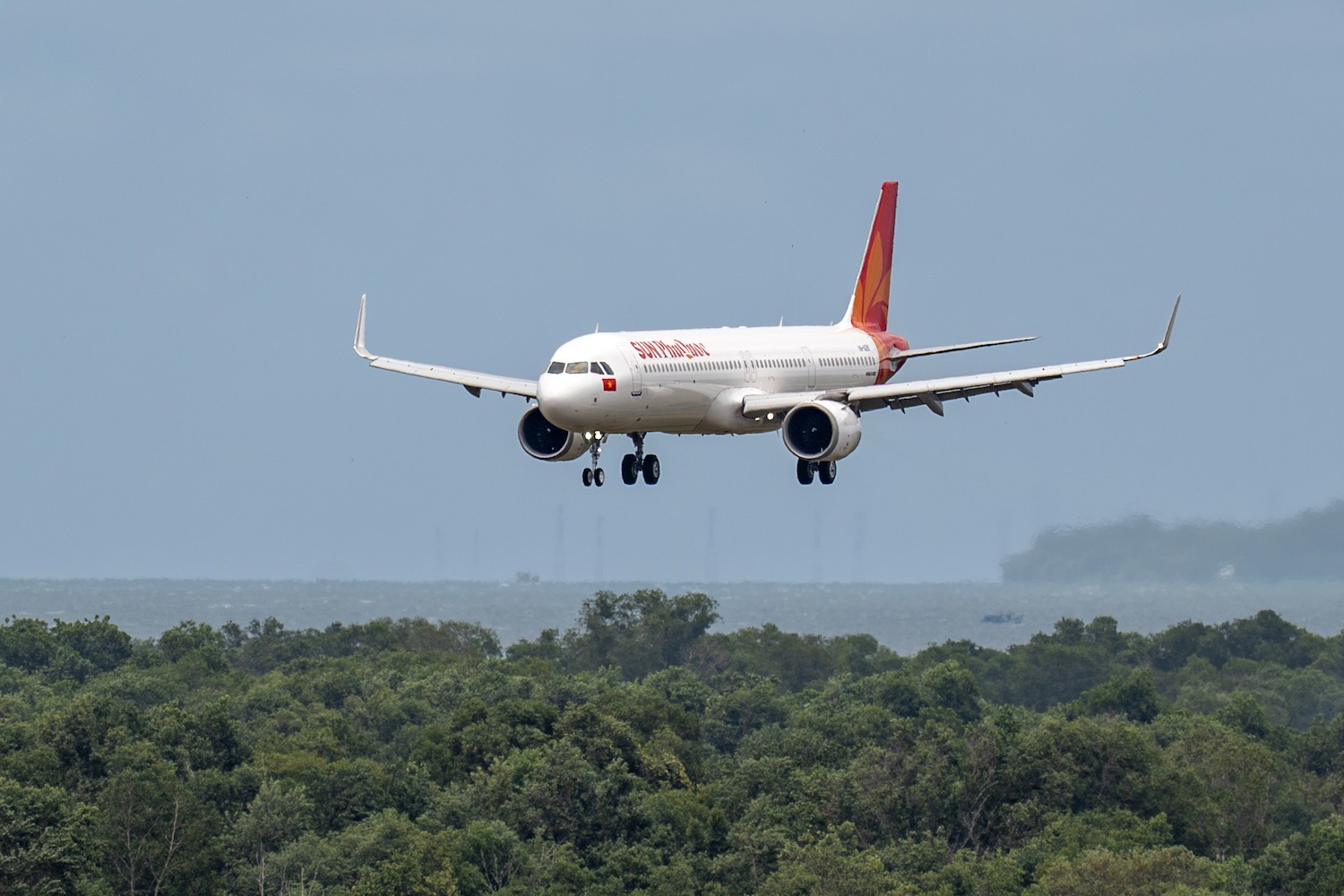 tau-bay-dau-tien-sun-phu-quoc-airways-1754984998.jpg