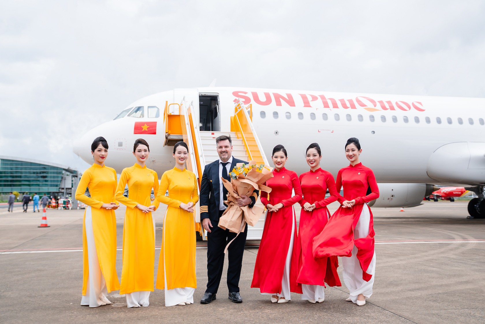 tau-bay-dau-tien-sun-phu-quoc-airways-2-1754984998.jpg