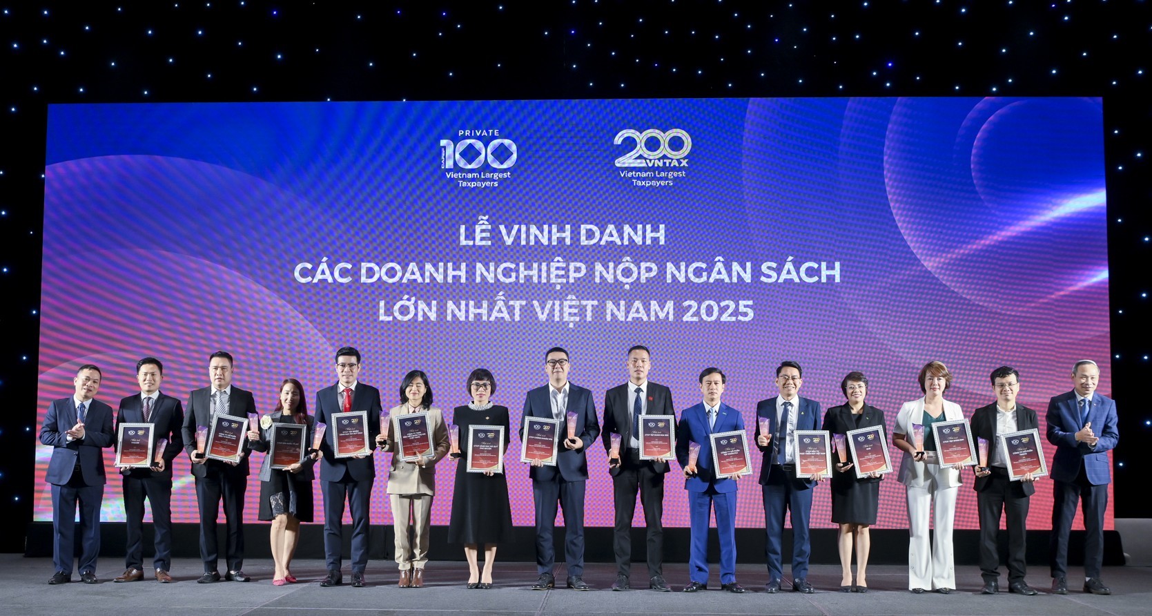 le-vinh-danh-cac-doanh-nghiep-nop-ngan-sach-lon-nhat-2025-pld-1757395345.JPG