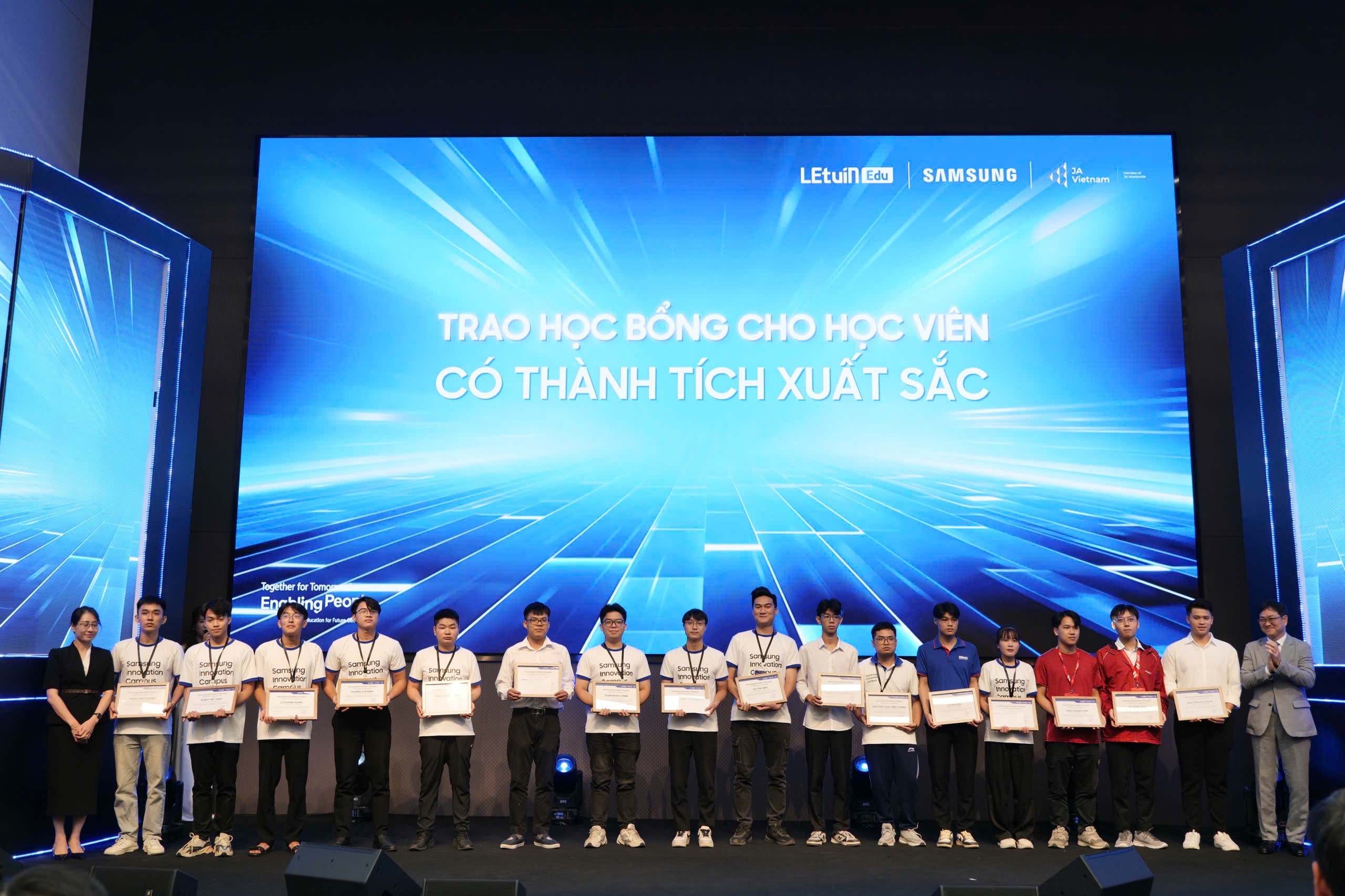 phan-trao-hoc-bong-cho-hoc-vien-co-thanh-tich-xuat-sac-pld-1757678613.JPG