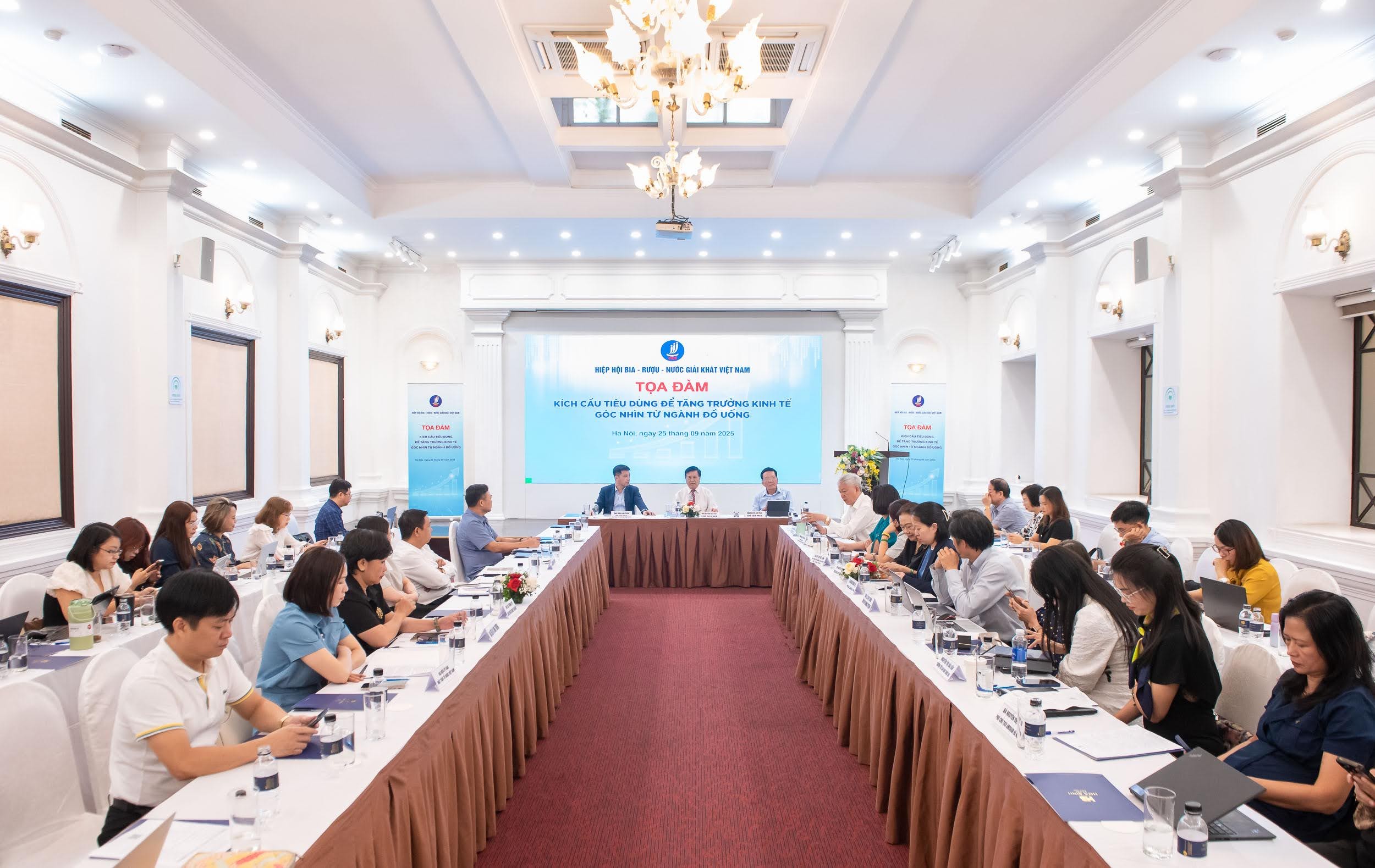 nganh-do-uong-pld-1758798932.jpg