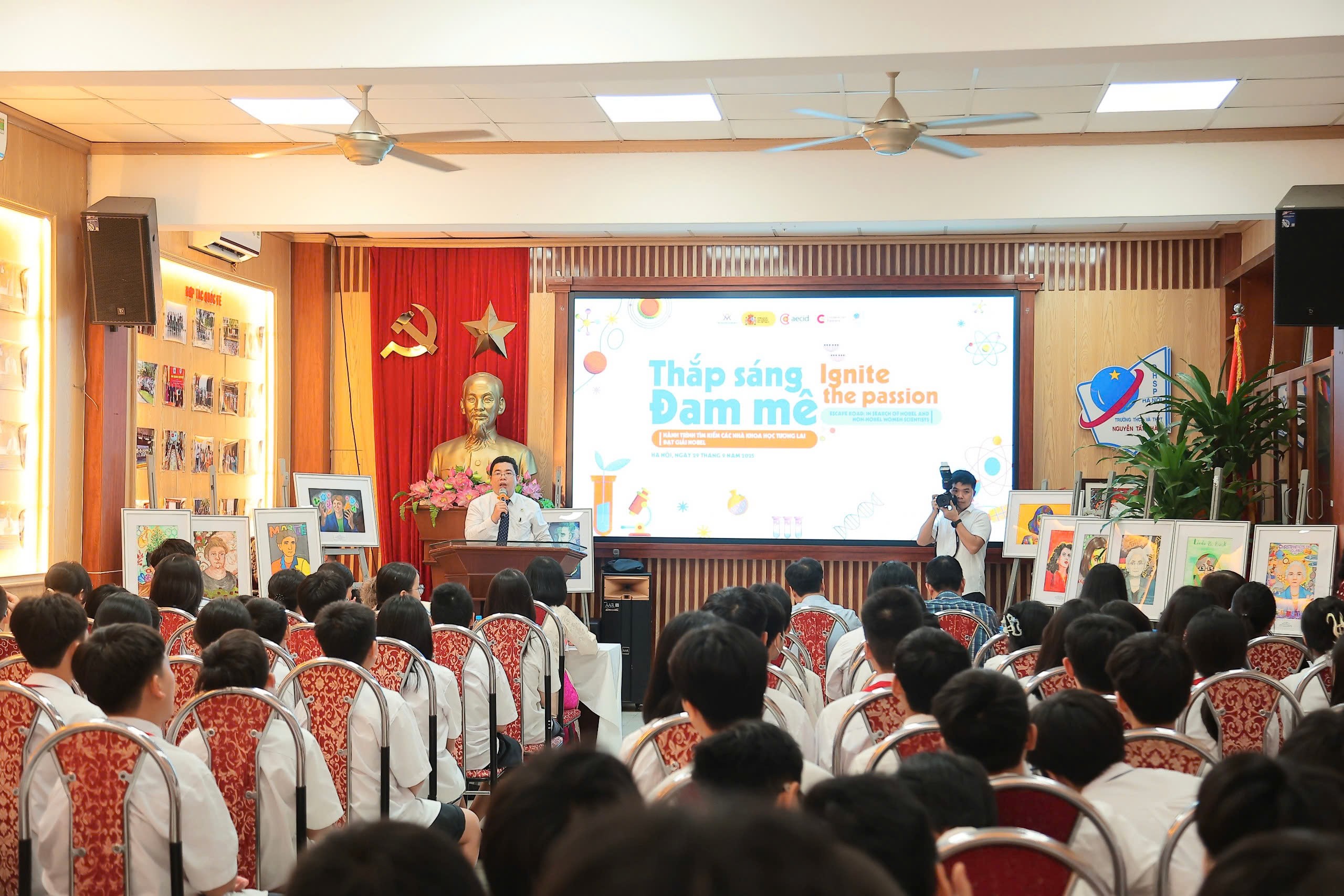 thap-sang-dam-me-pld-1759120905.jpg