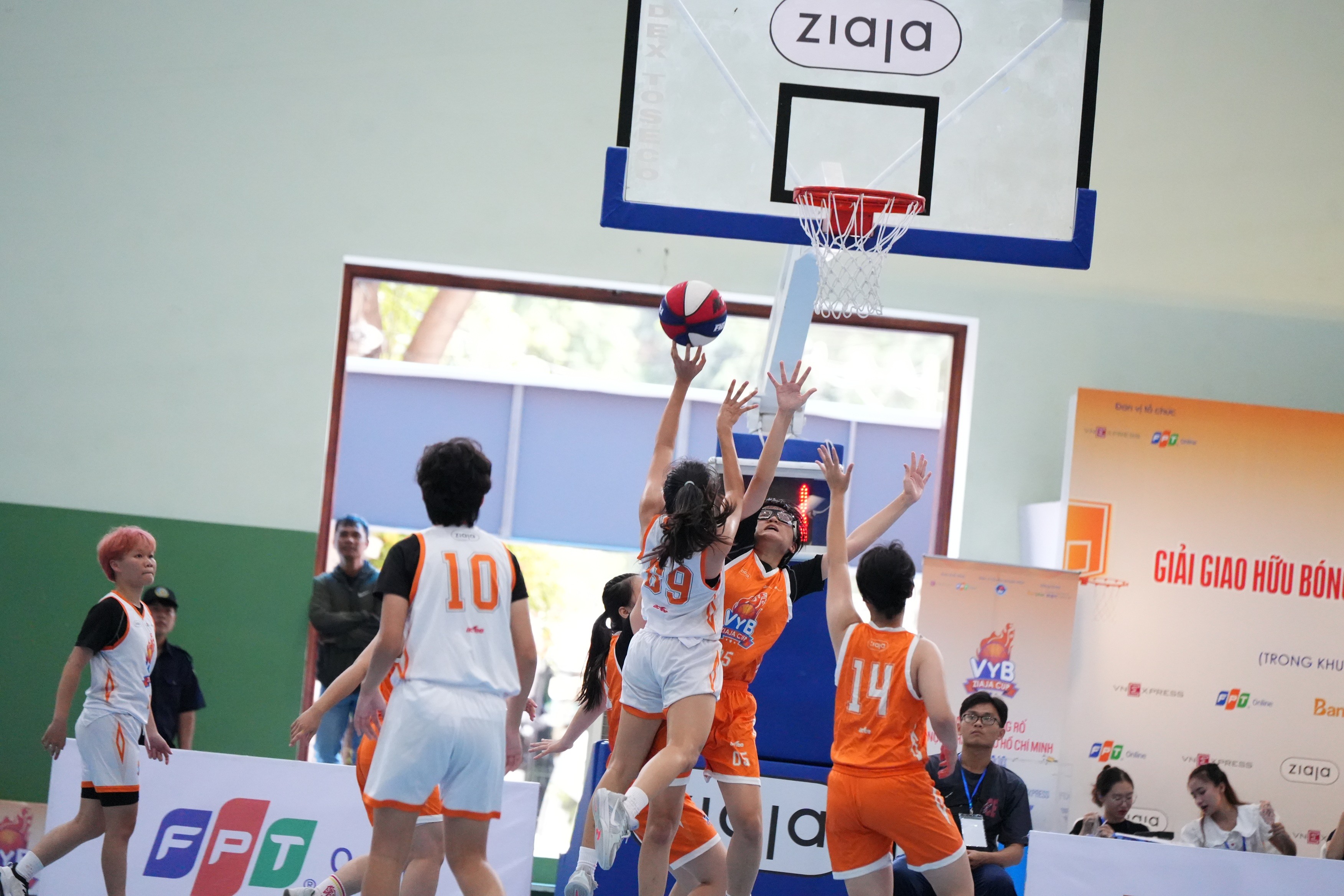 giai-bong-ro-tre-vnexpress-pld-1759403117.JPG