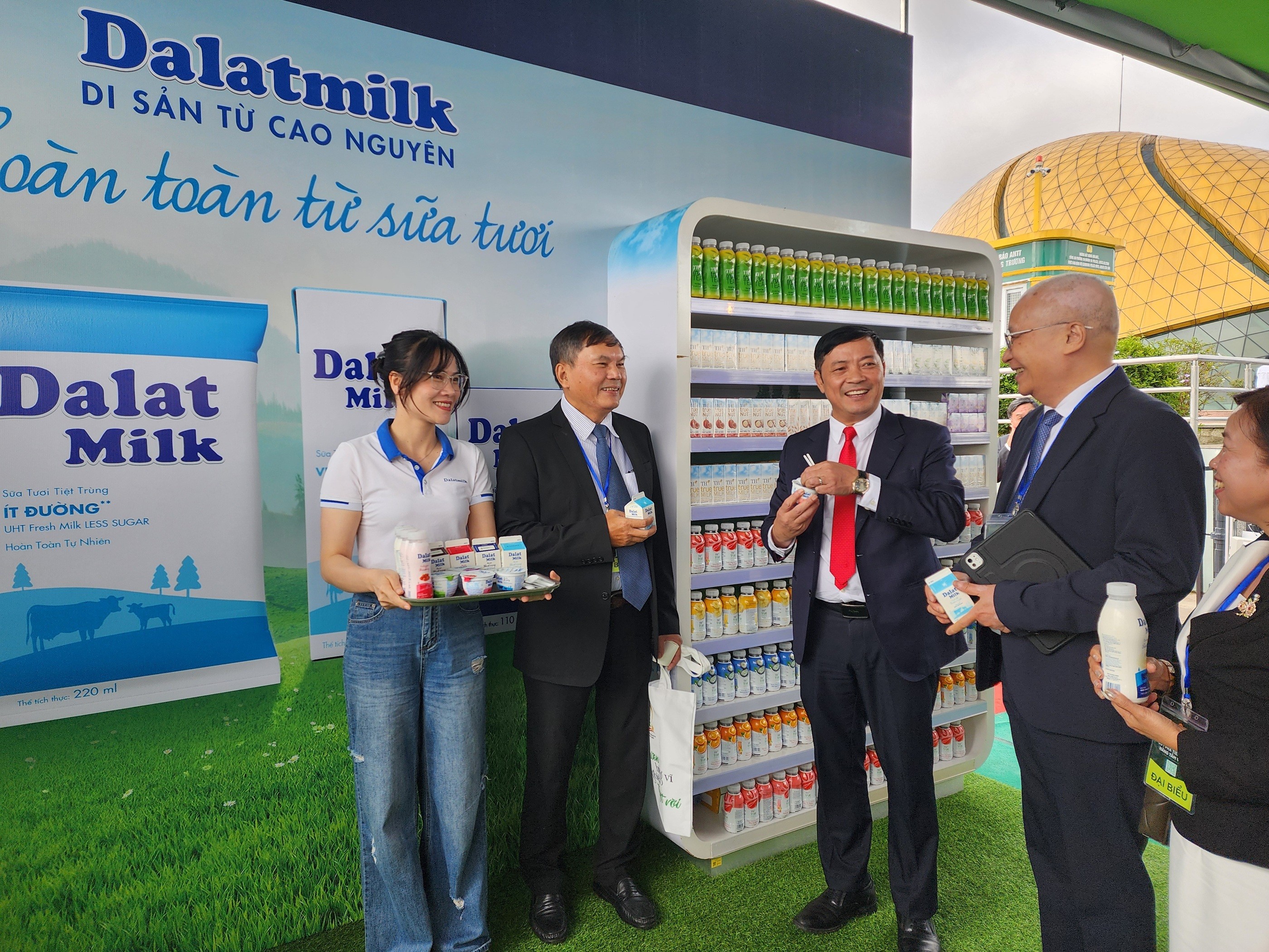 dalatmilk-trien-lam-nn-tieu-bieu-lam-dong-pld-1760431008.jpg