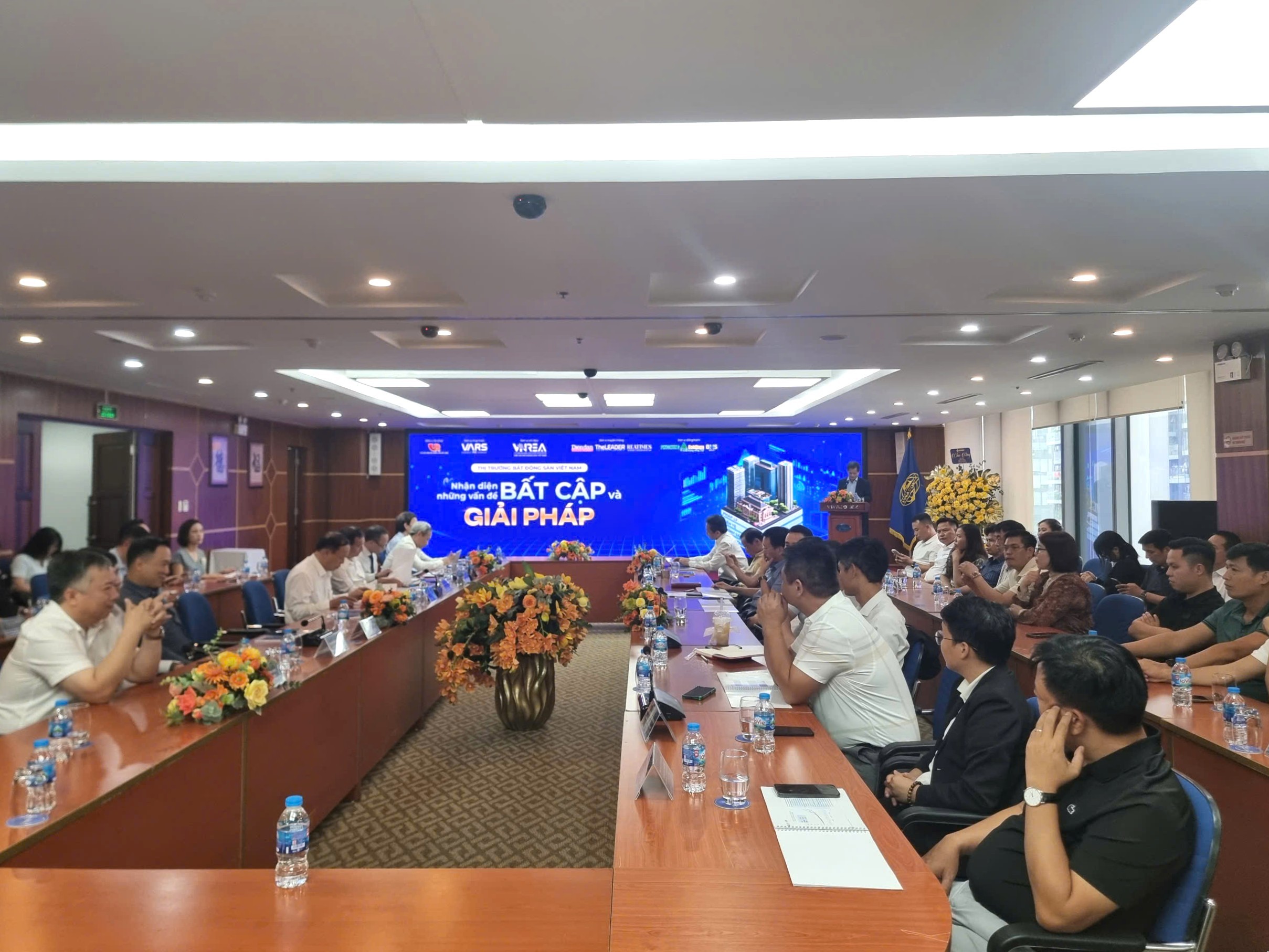 thi-truong-bat-dong-san-viet-nam-pld-1760625756.jpg