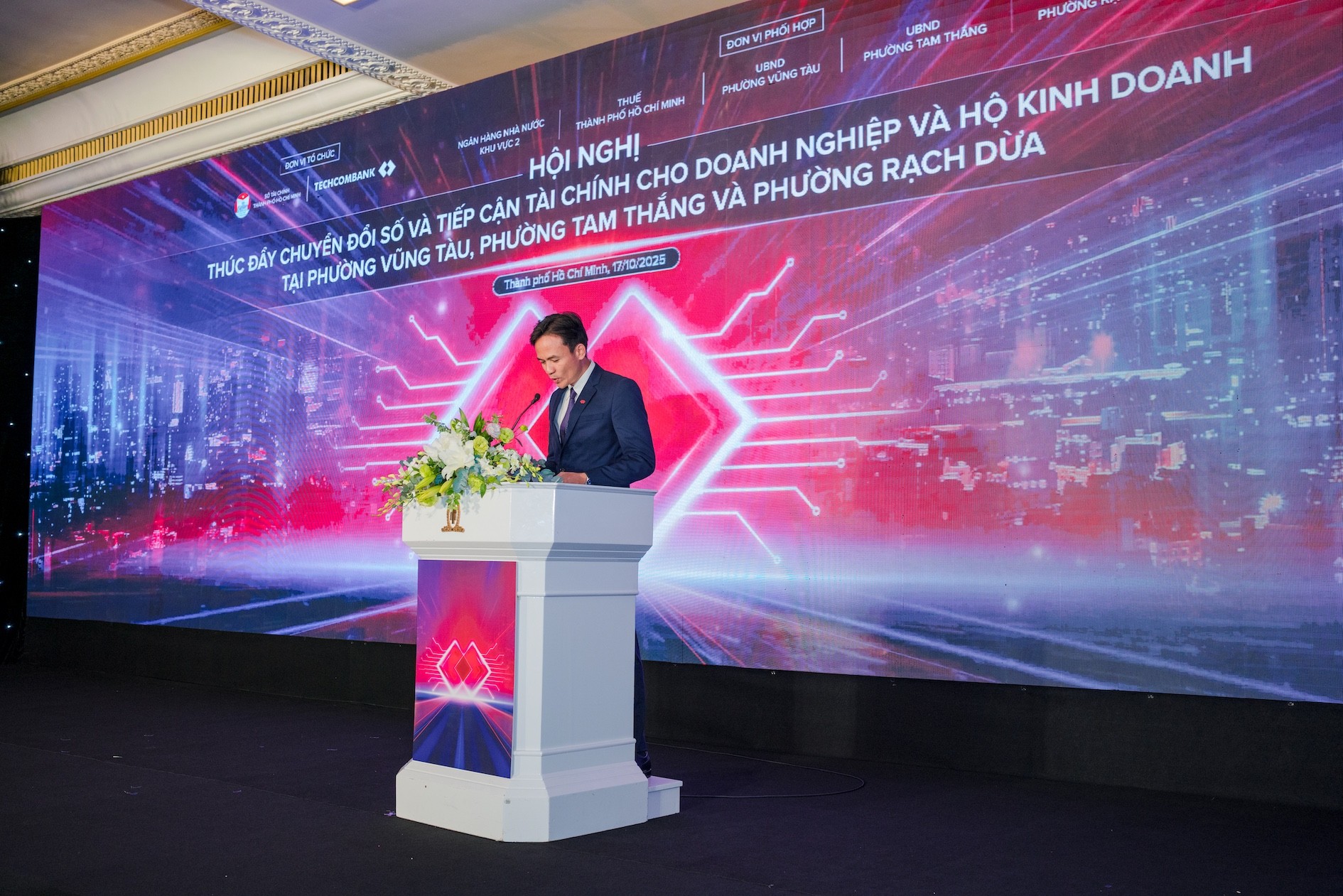 anh-3-anh-bui-ngoc-nam-phat-bieu-1760951080.jpg