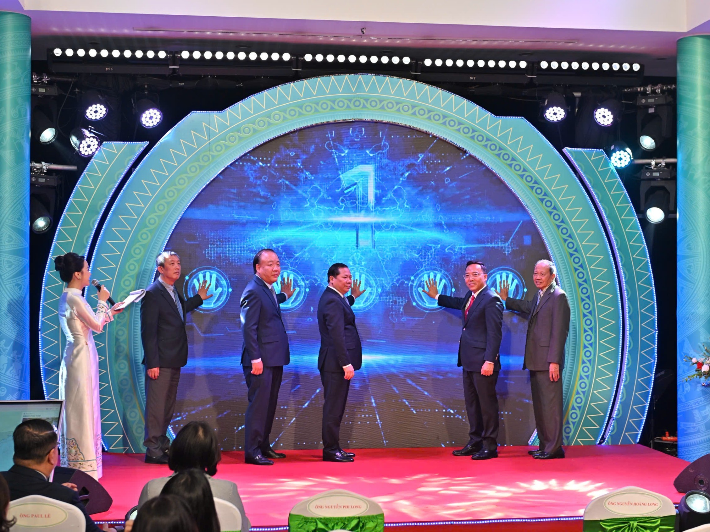 tuan-le-nong-san-viet-pld-1761306014.jpg