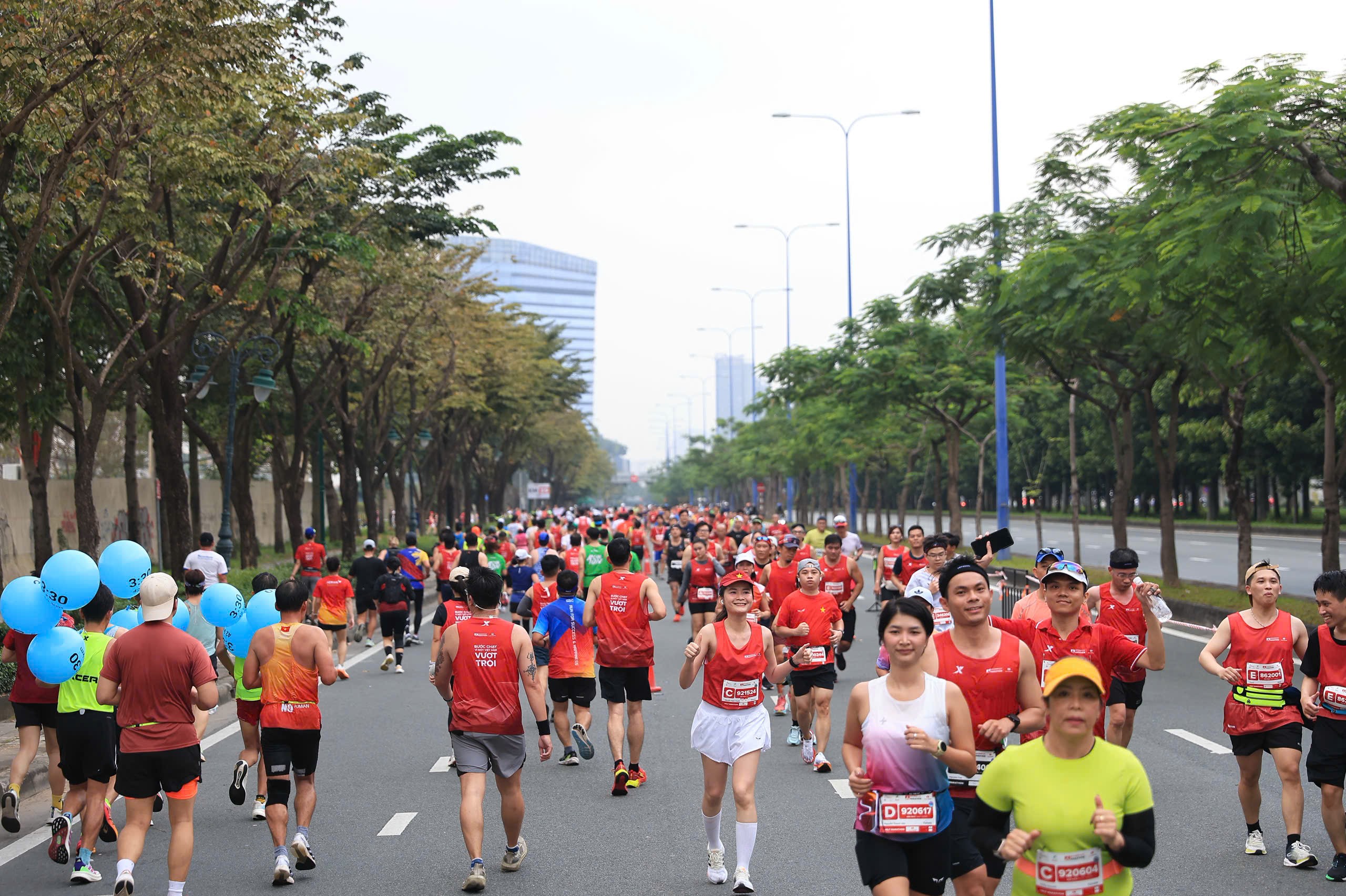 giai-marathon-quoc-te-thanh-pho-ho-chi-minh-techcombank-mua-thu-8-pld-1765158530.jpg