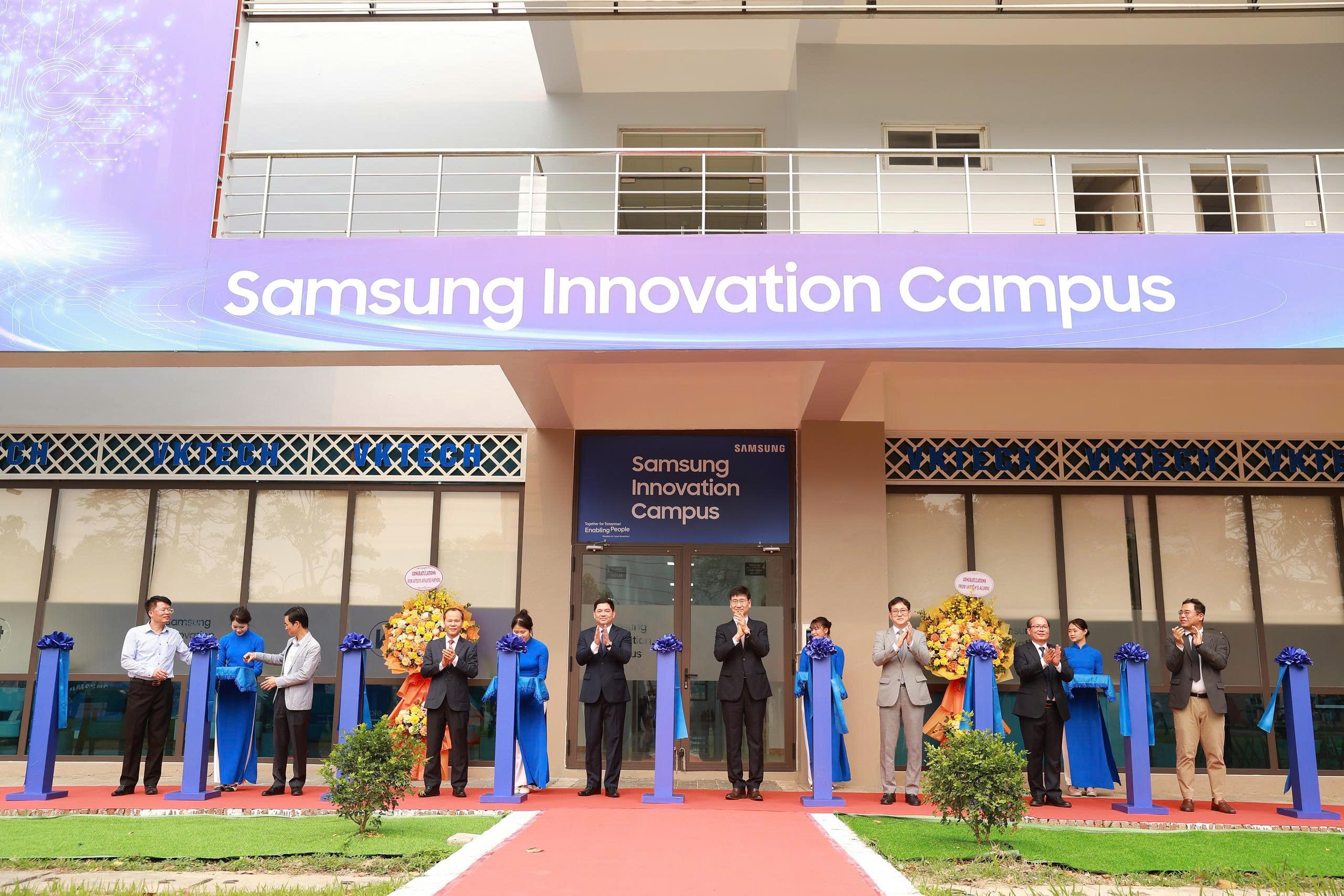cac-dai-bieu-cat-bang-khanh-thanh-trung-tam-phat-trien-nhan-tai-cong-nghe-cao-samsung-innovation-campus-pld-1776228621.jpg