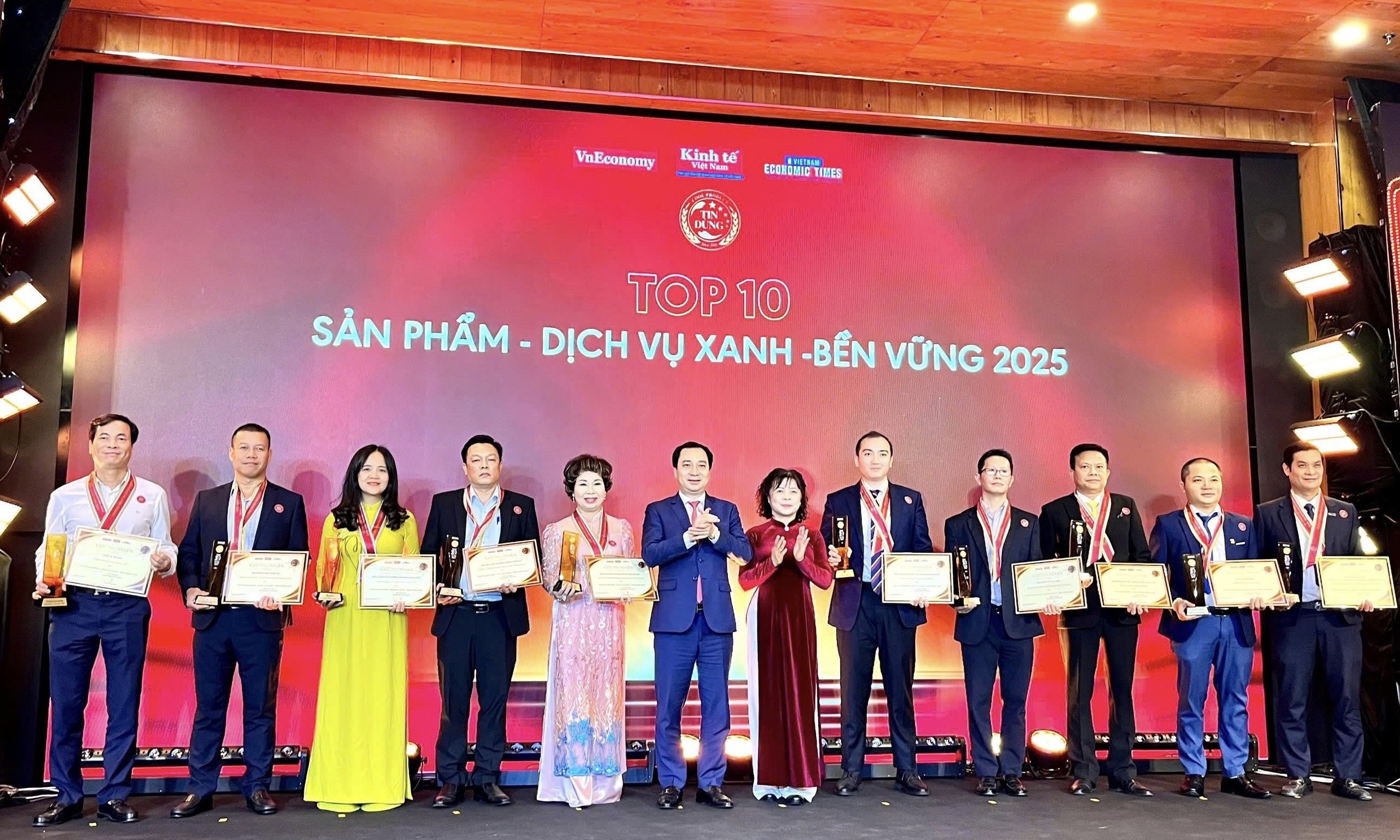 gao-hapro-st25-dat-top10-san-pham-dich-vu-xanh-ben-vung-2025-1779877694.jpg