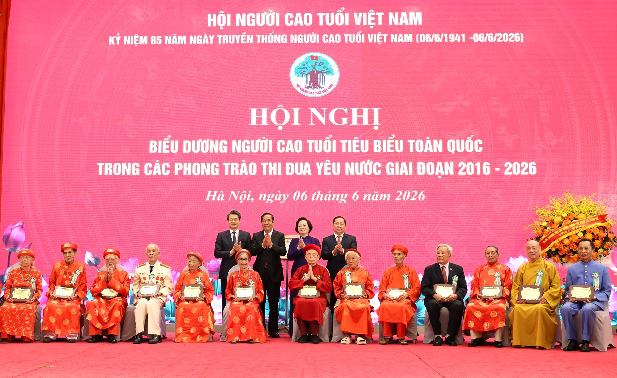 nguoi-cao-tuoi-pld-1780728317.jpg
