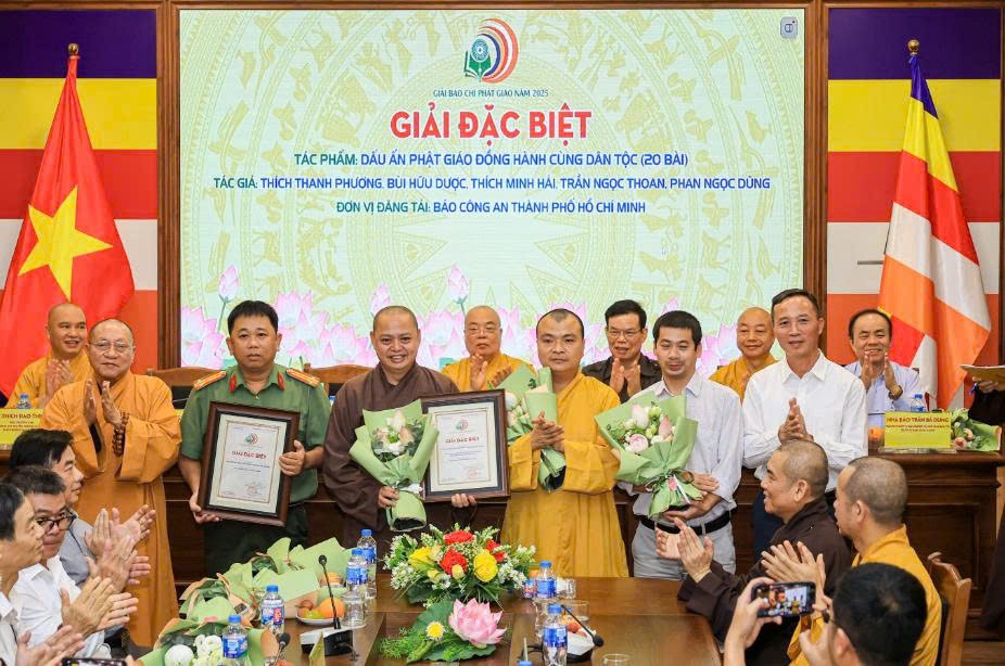 bao-chi-phat-giao-pld-1781050830.jpg