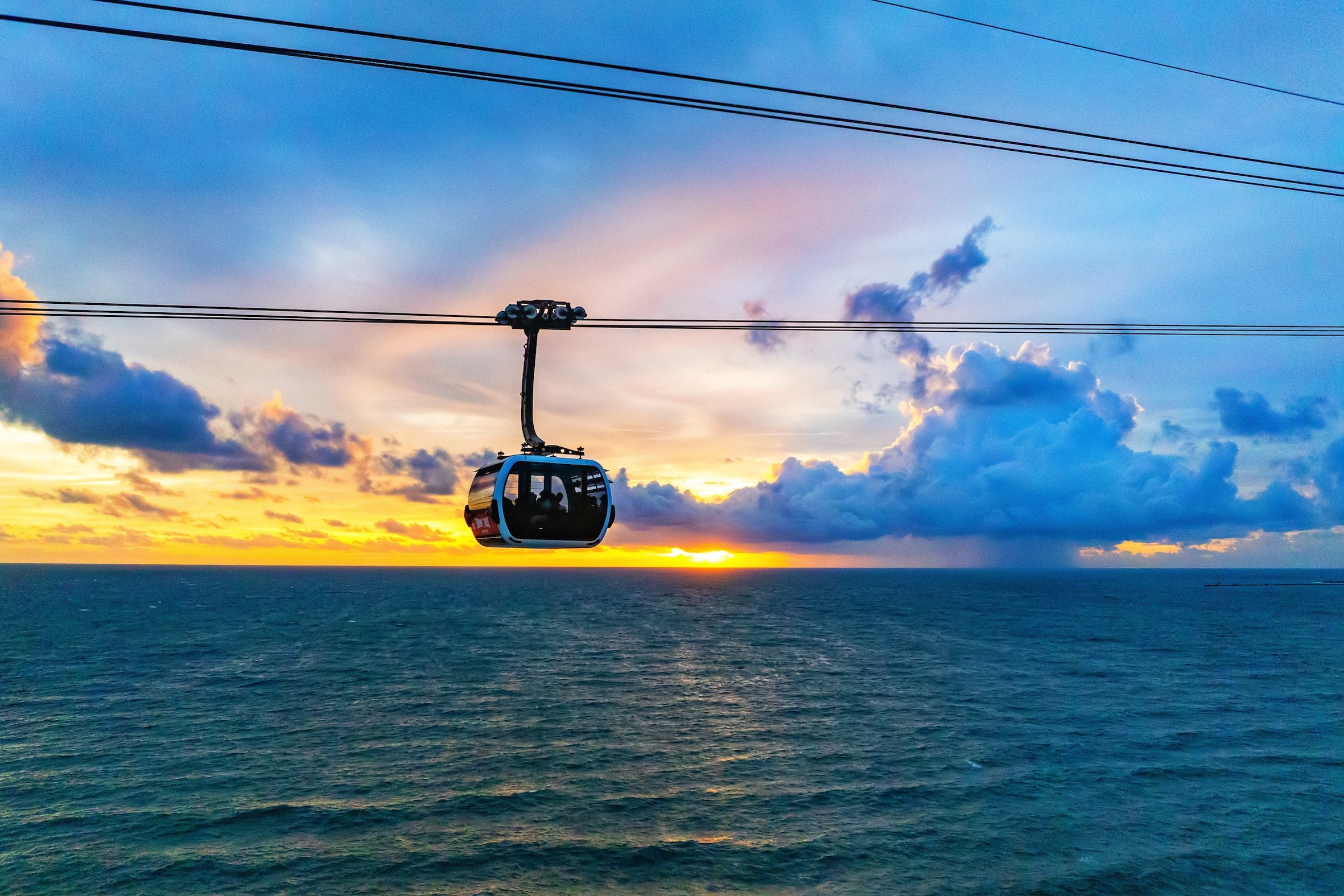 hon-thom-cable-car-2-1781841946.jpg