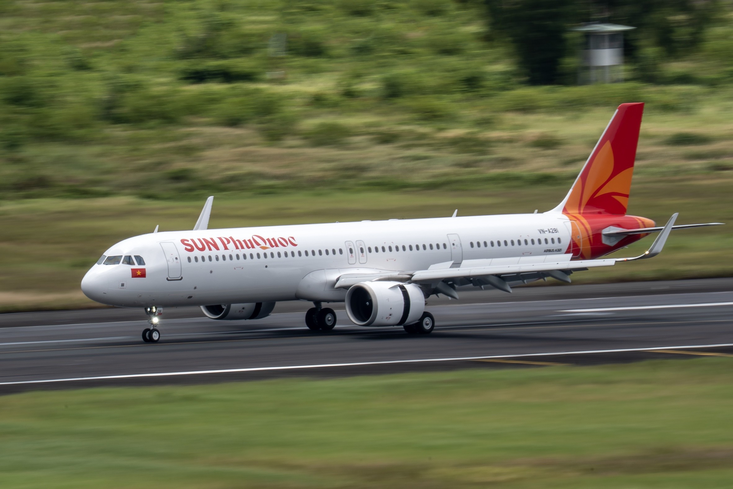 tau-bay-sun-phuquoc-airways-1781841946.jpg