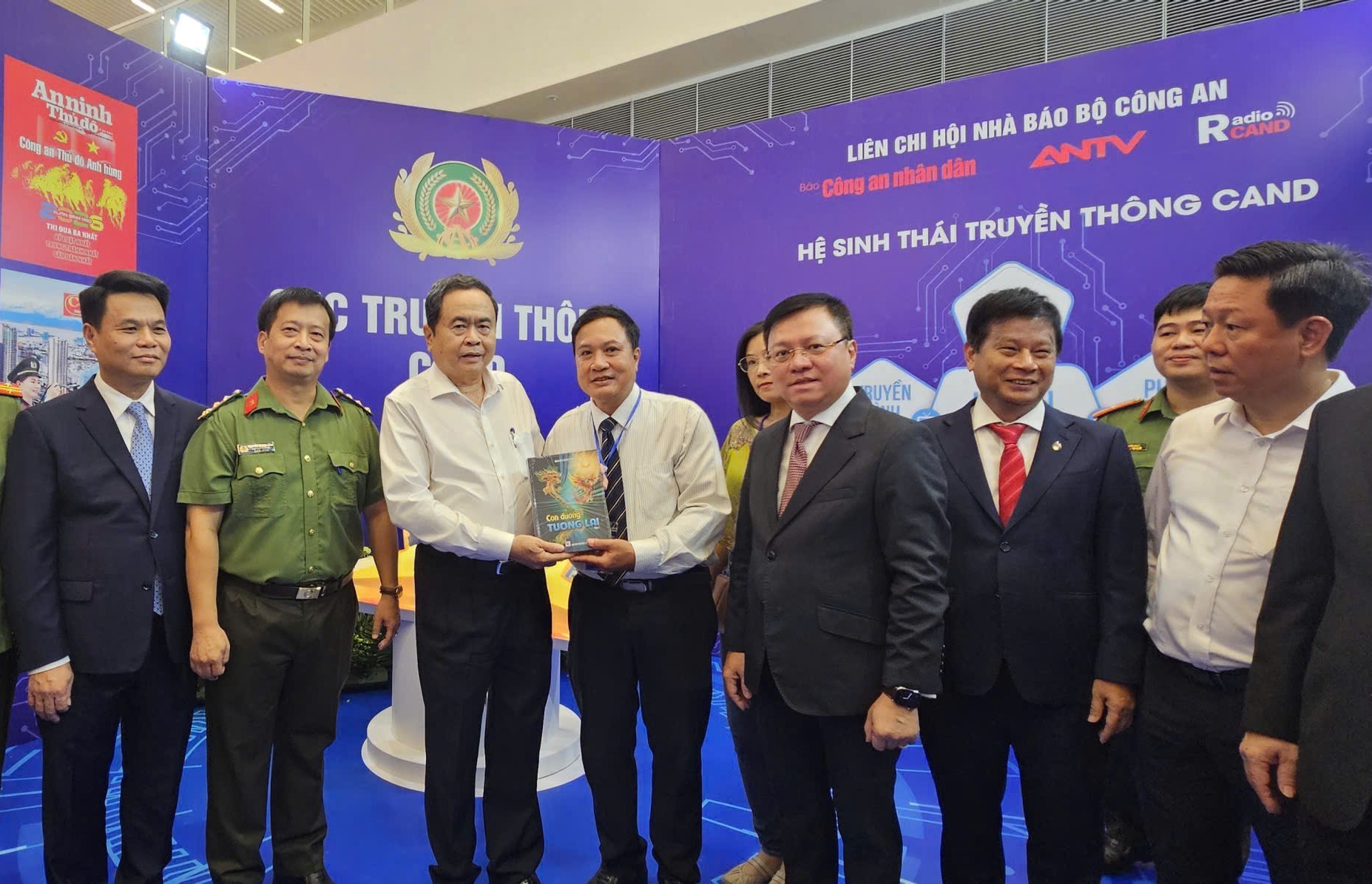cuon-sach-con-duong-tuong-lai-pld-1782182336.jpg