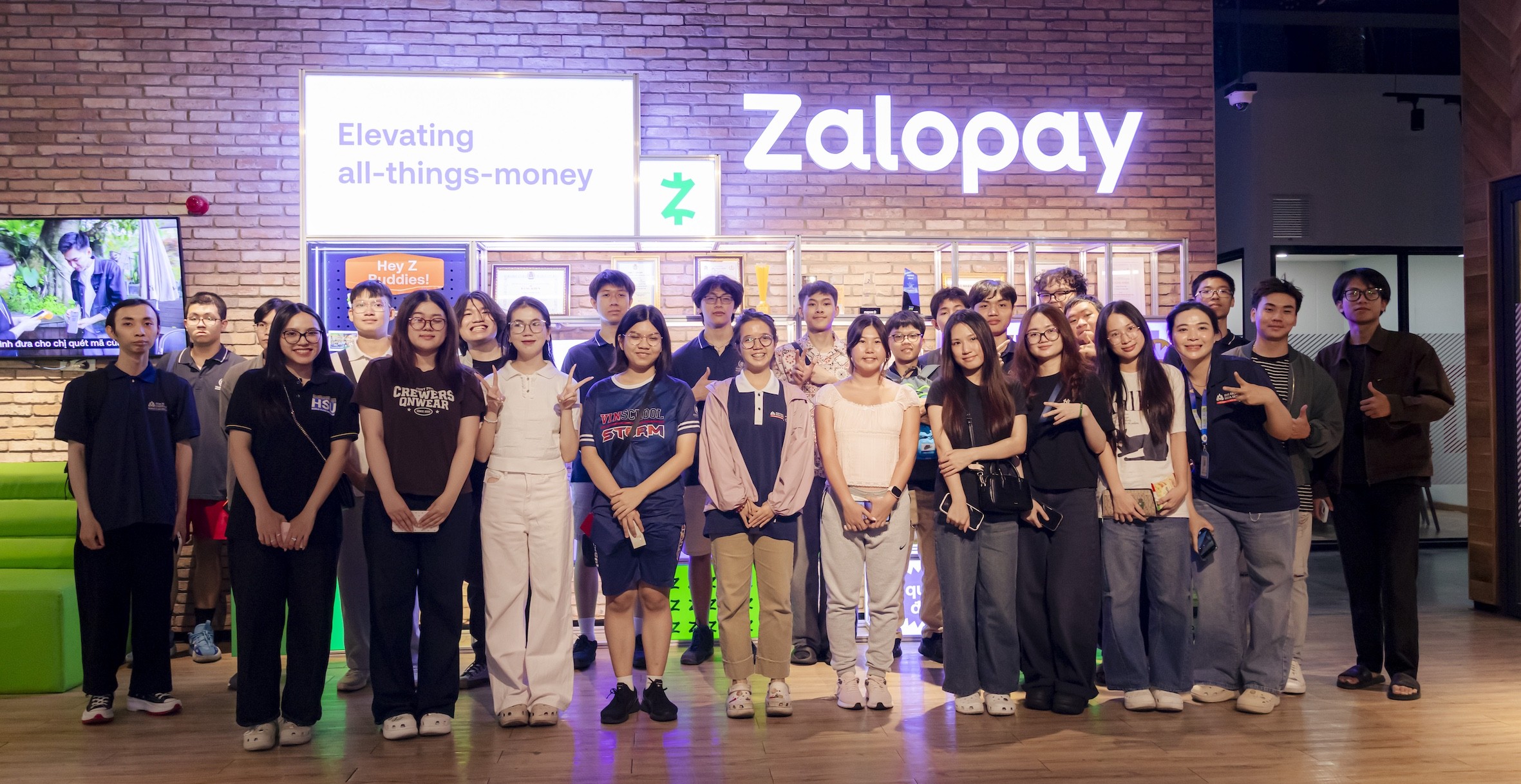 sinh-vien-dmu-hsu-trong-chuyen-tham-quan-thuc-te-tai-cong-ty-co-phan-zion-zalopay-thuoc-tap-doan-vng-1784092127.JPG