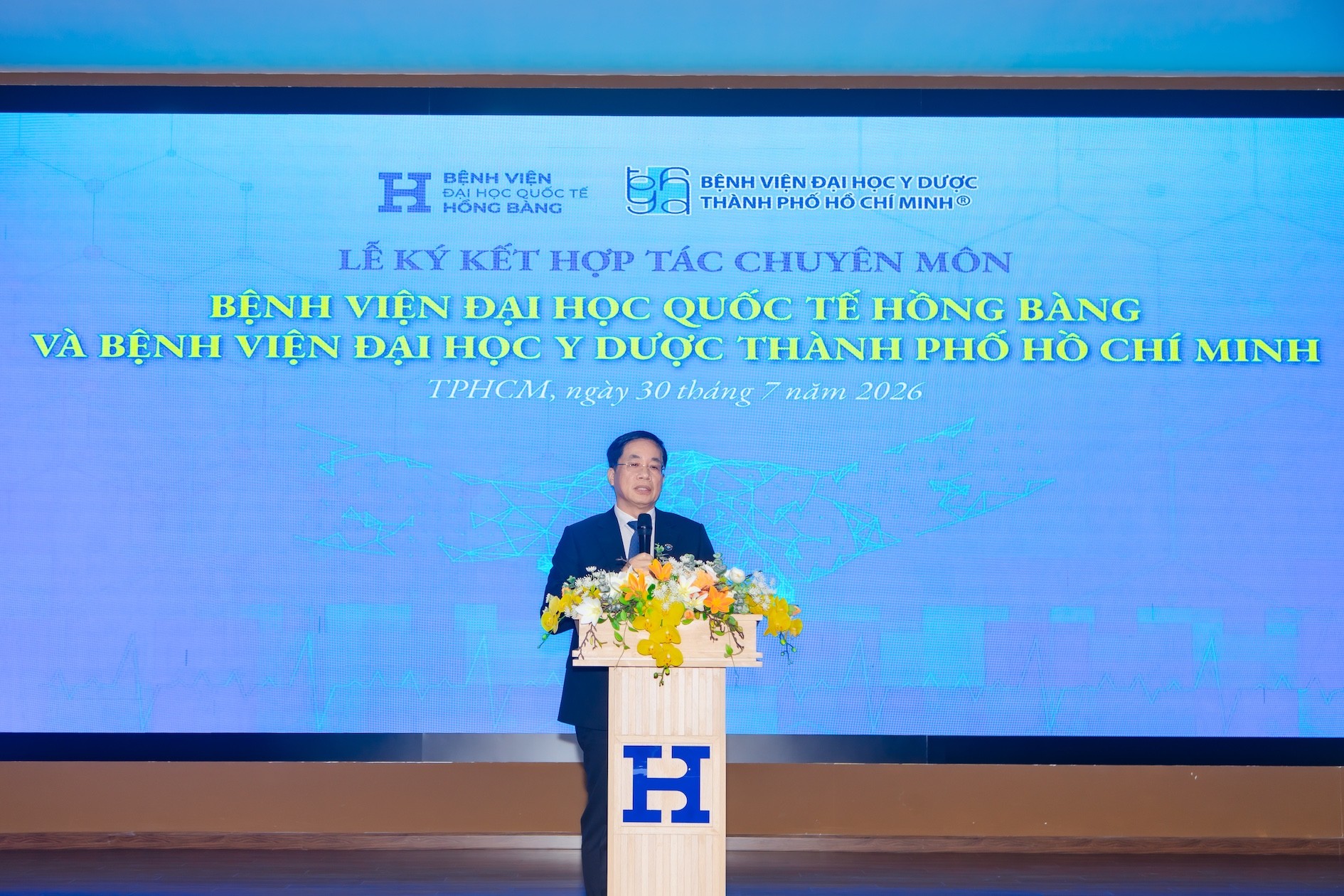 pgstsbs-nguyen-hoang-bac-giam-doc-benh-vien-dai-hoc-y-duoc-tp-ho-chi-minh-chia-se-dinh-huong-hop-tac-giua-hai-benh-vien-trong-phat-trien-chuyen-mon-nghien-cuu-khoa-hoc-va-quan-tr-1785411476.JPG