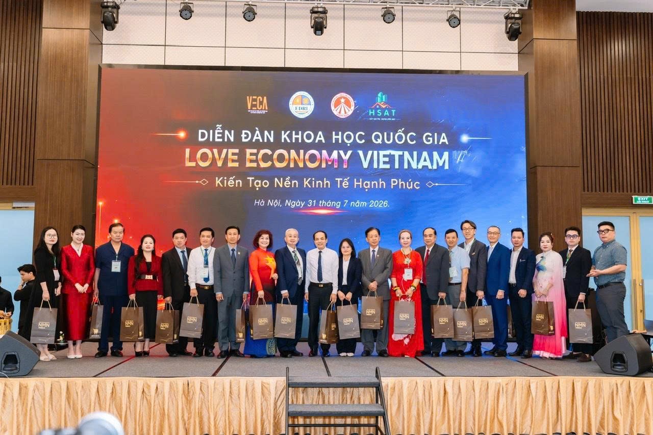 love-economy-vietnam-1-pld-1785635227.jpg