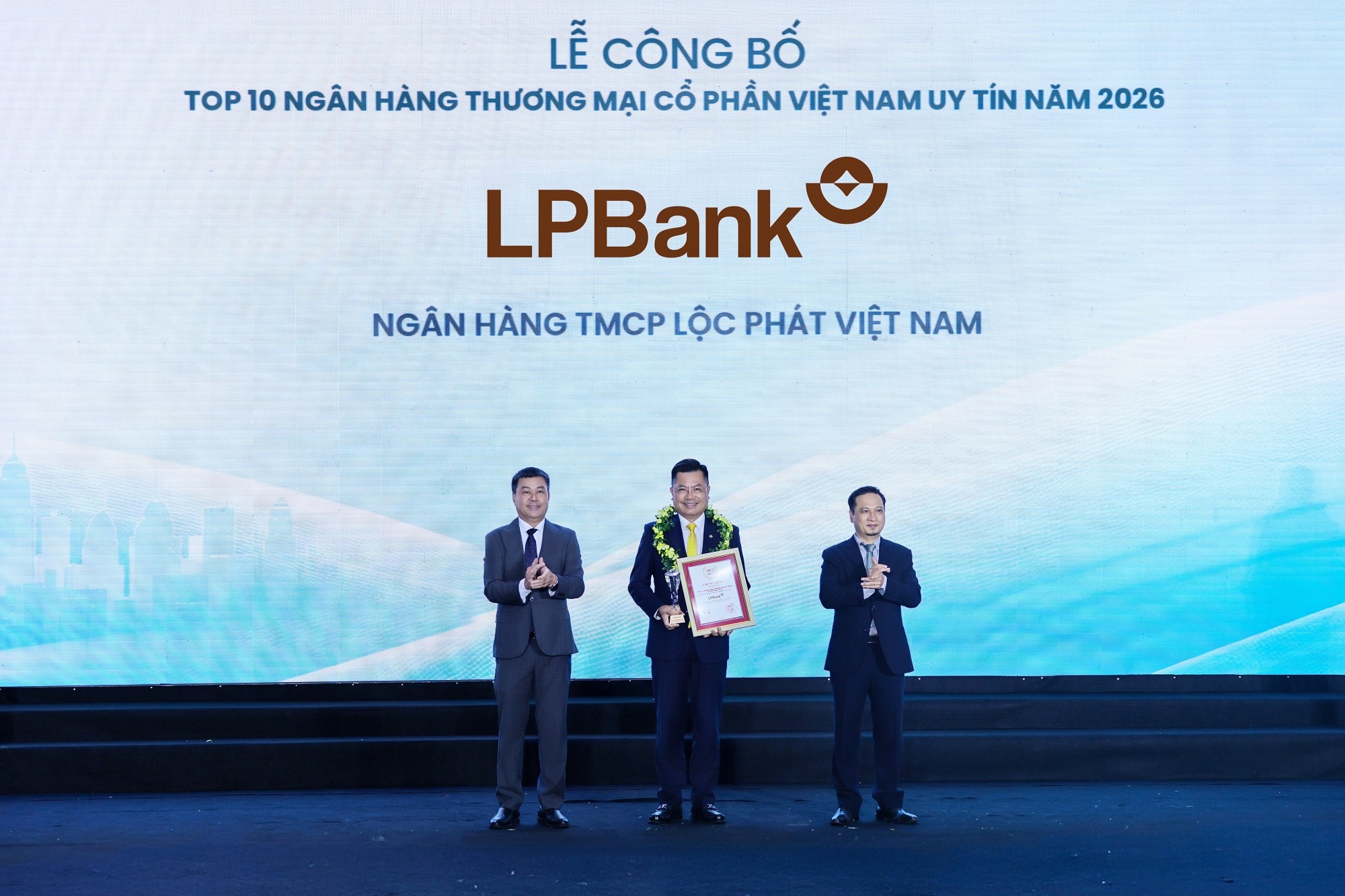giai-thuong-vnr-anh-1-1786404025.jpg
