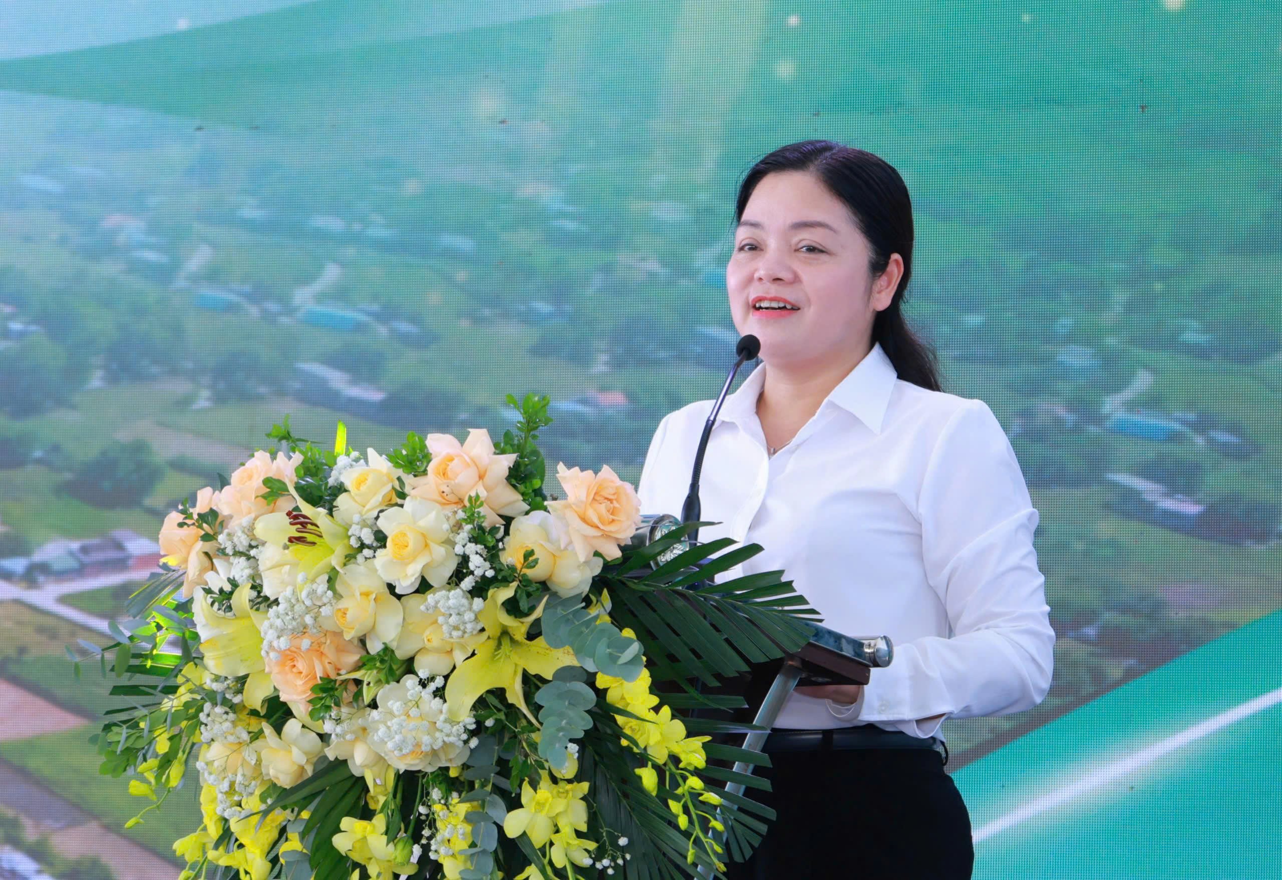 ba-nguyen-thi-loan-pld-1787136050.jpg