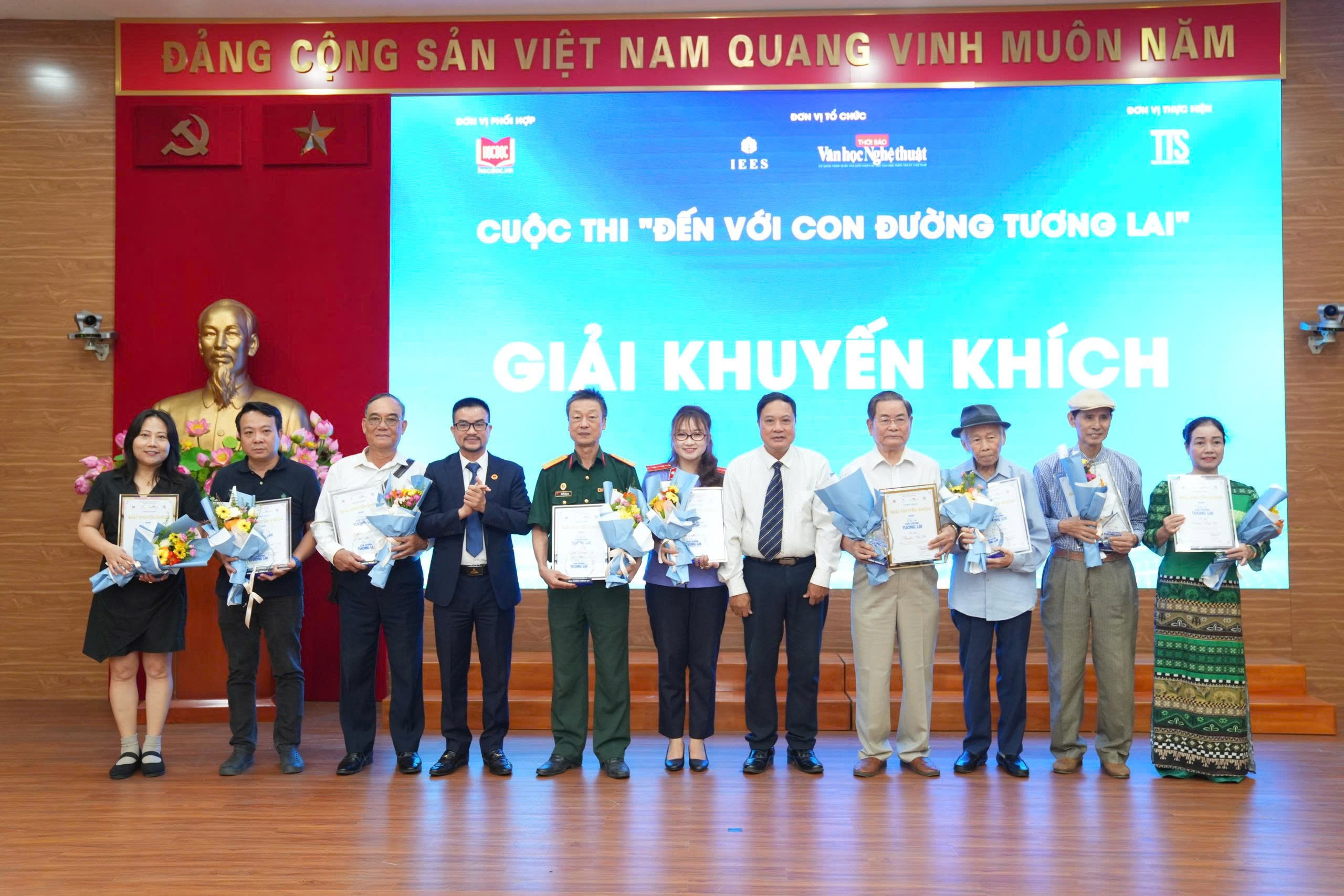 con-duong-tuong-lai-pld-1787145895.jpg