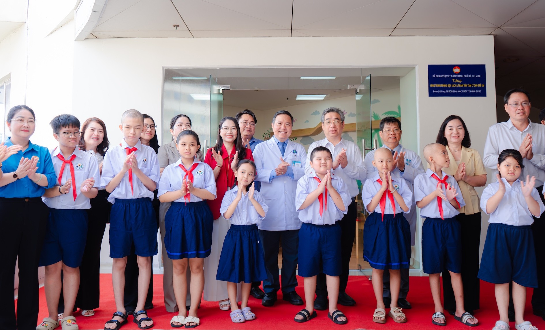 hiu-va-benh-vien-ung-buou-tphcm-noi-dai-hop-tac-bang-nhung-hoat-dong-gan-dao-tao-y-khoa-voi-cham-soc-nguoi-benh-1788516173.jpg