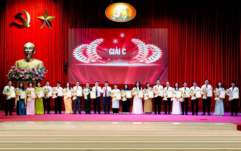 bao-ve-nen-tang-tu-tuong-cua-dang-1788874496.png