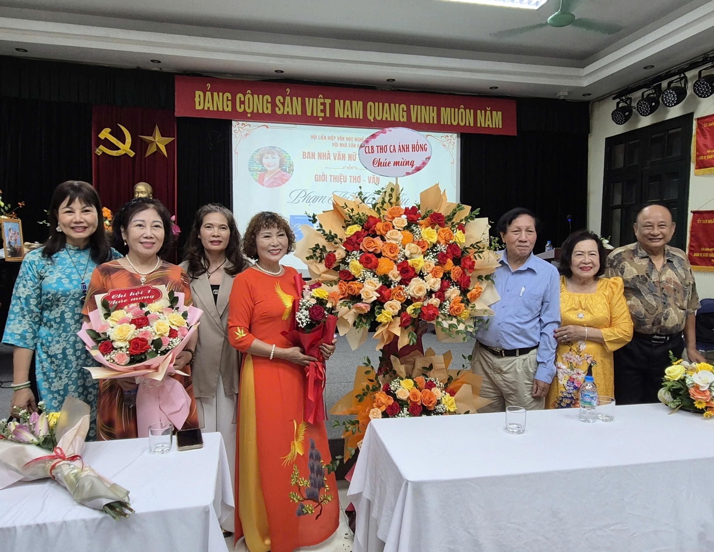 cau-lac-bo-tho-ca-anh-hong-1791189271.jpg