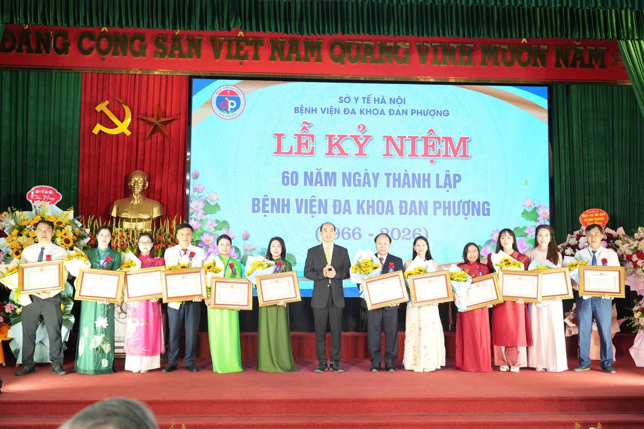 dan-phuong-1792247069.jpg