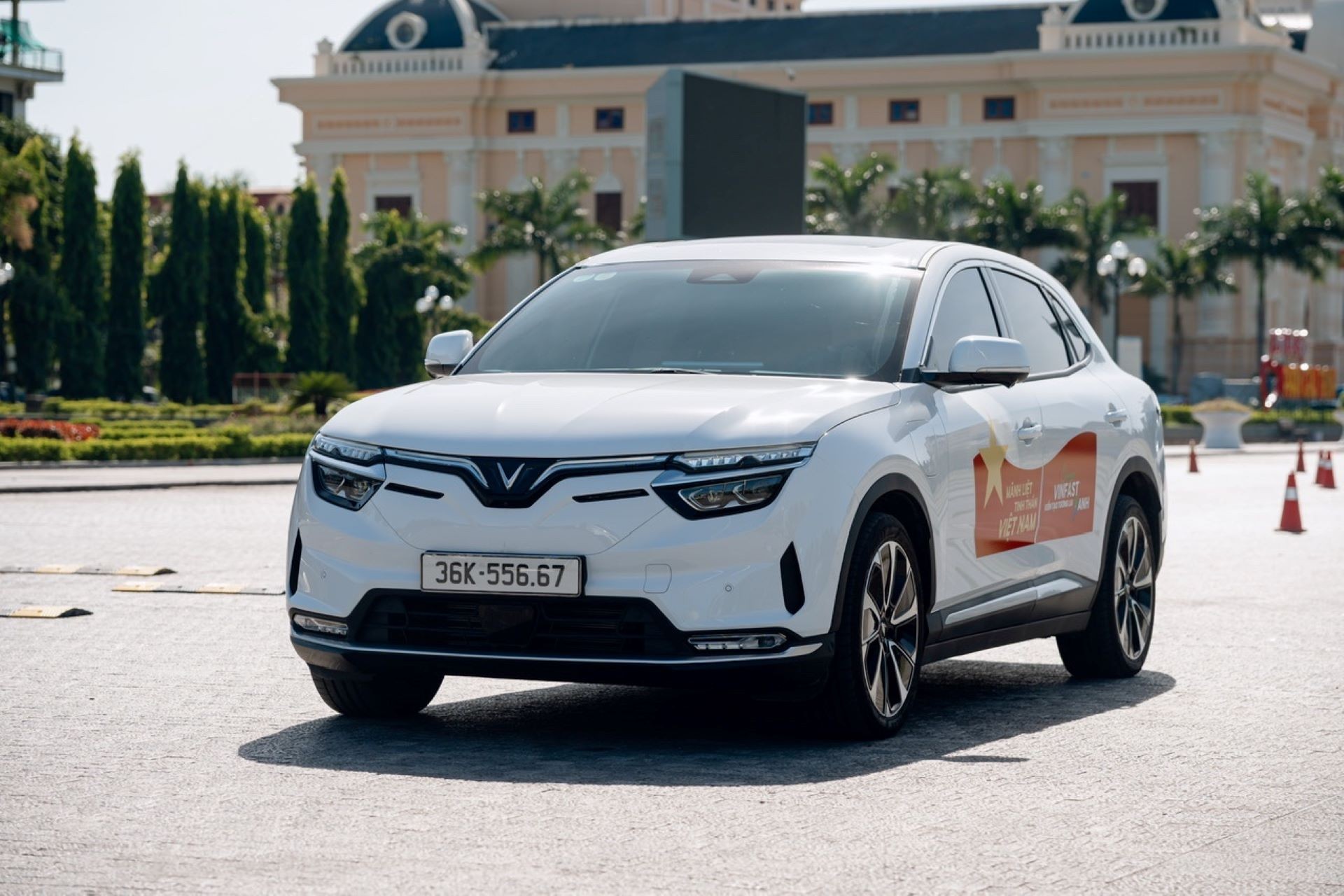 Chuyển từ xe xăng sang VinFast VF 8, chủ xe “đút túi” cả trăm triệu đồng