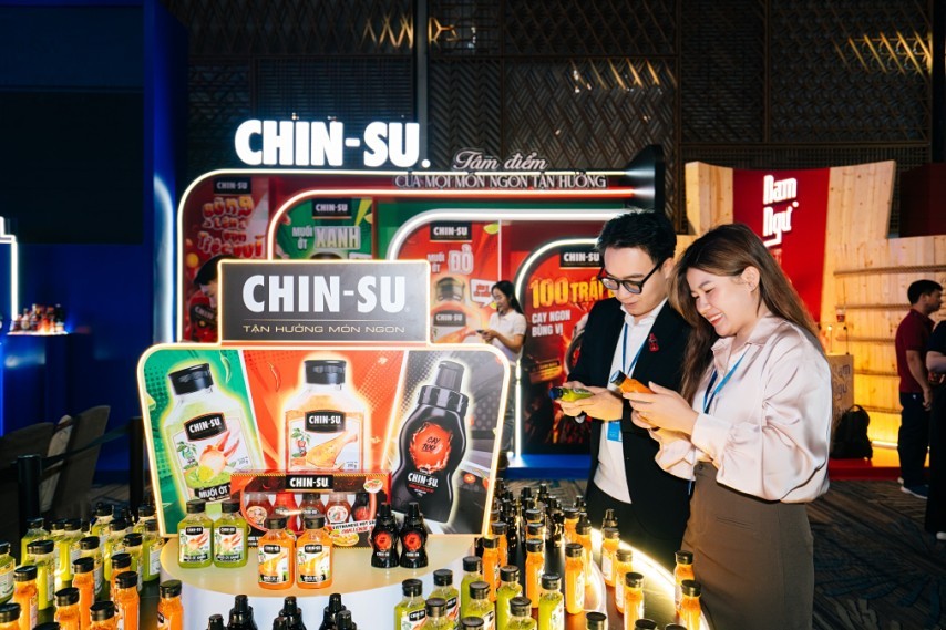 co-dong-tham-quan-trai-nghiem-cac-gian-hang-san-pham-cua-masan-consumer-3-1777866747.jpg