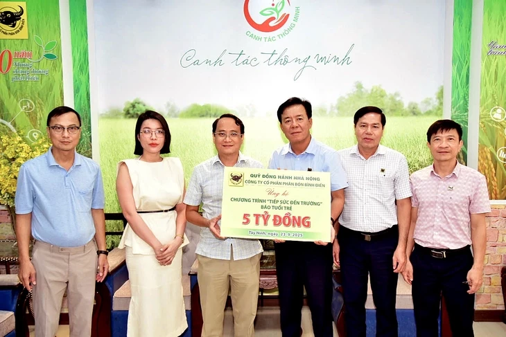 binh-dien-tiep-suc-den-truong-1758682171.webp