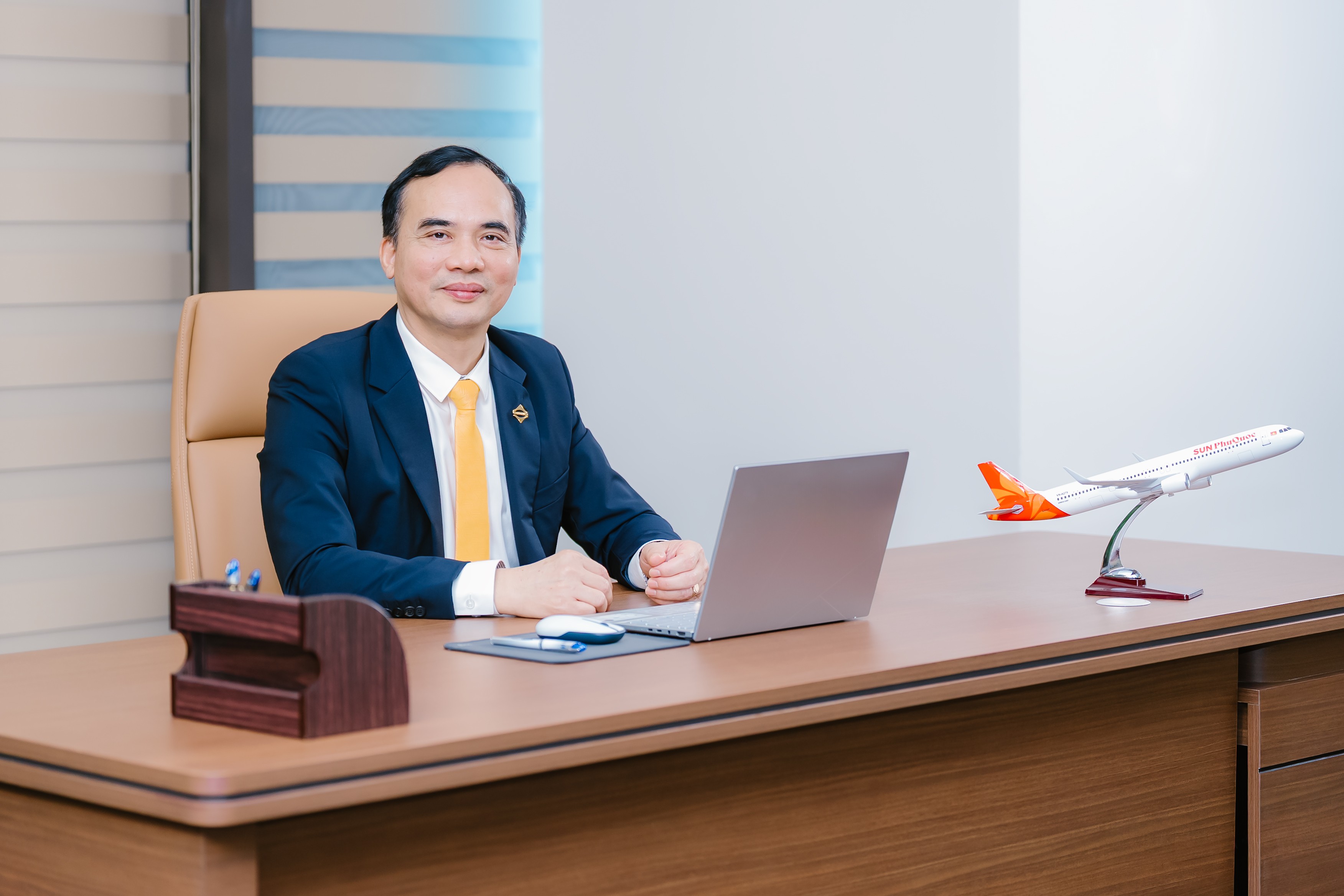 ong-nguyen-manh-quan-tong-giam-doc-sun-phuquoc-airways-1761087495.JPG