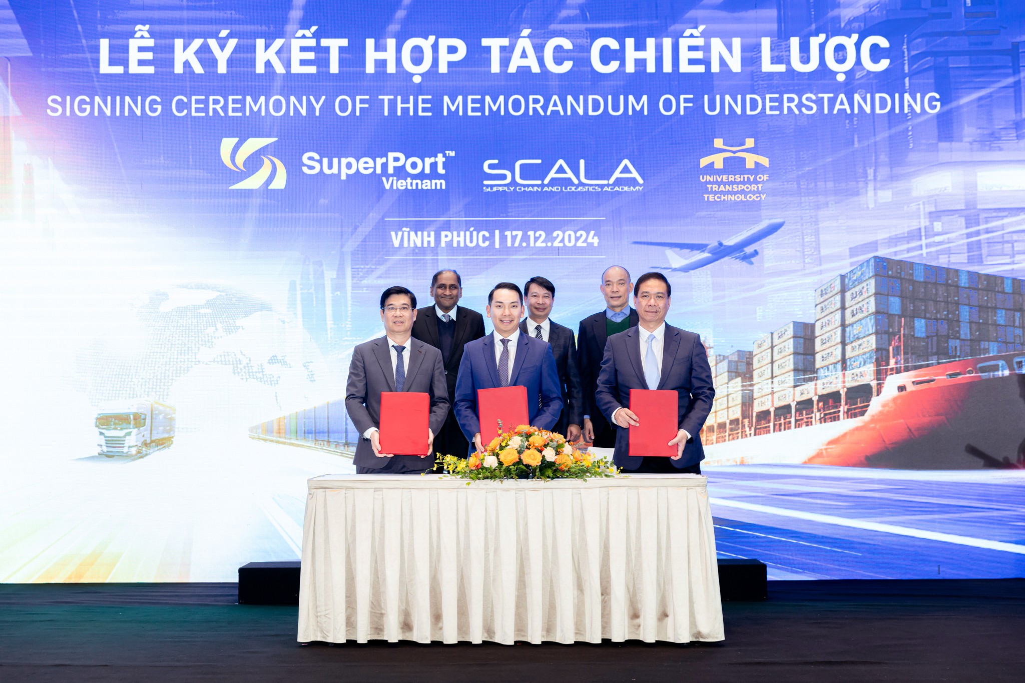 viet-nam-superport-truong-dai-hoc-cong-nghe-giao-thong-van-tai-cung-hoc-vien-chuoi-cung-ung-va-logistics-singapore-hop-tac-thanh-lap-phong-thi-nghiem-logistics-tien-tien-va-trien-khai-cac-s-1-1734653993.JPG