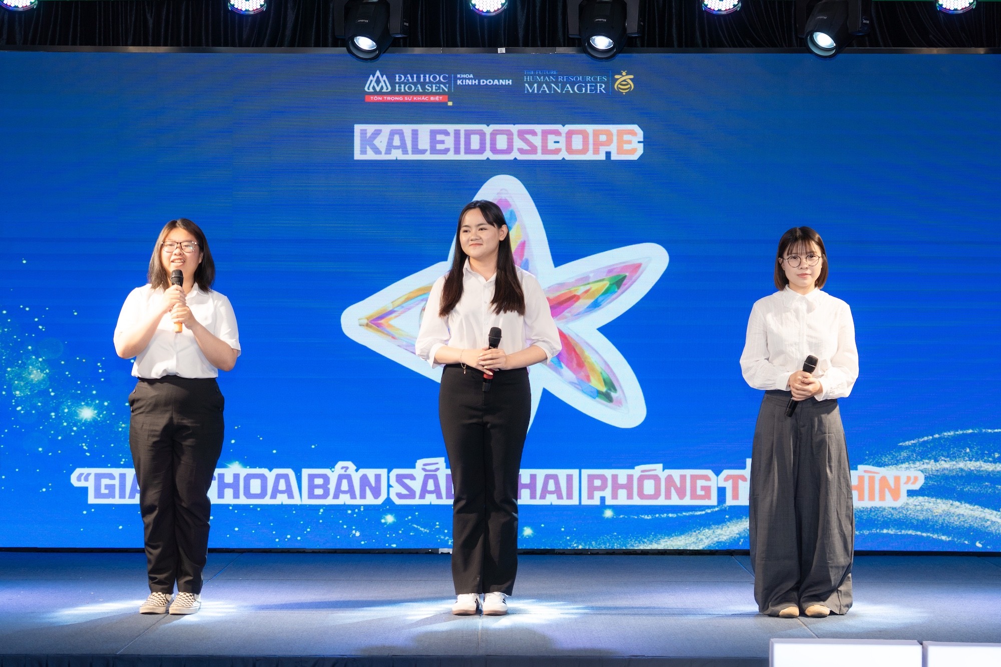 cac-nhom-thi-sinh-gioi-thieu-y-tuong-de-tai-tai-le-khoi-dong-cuoc-thi-1779333078.jpg