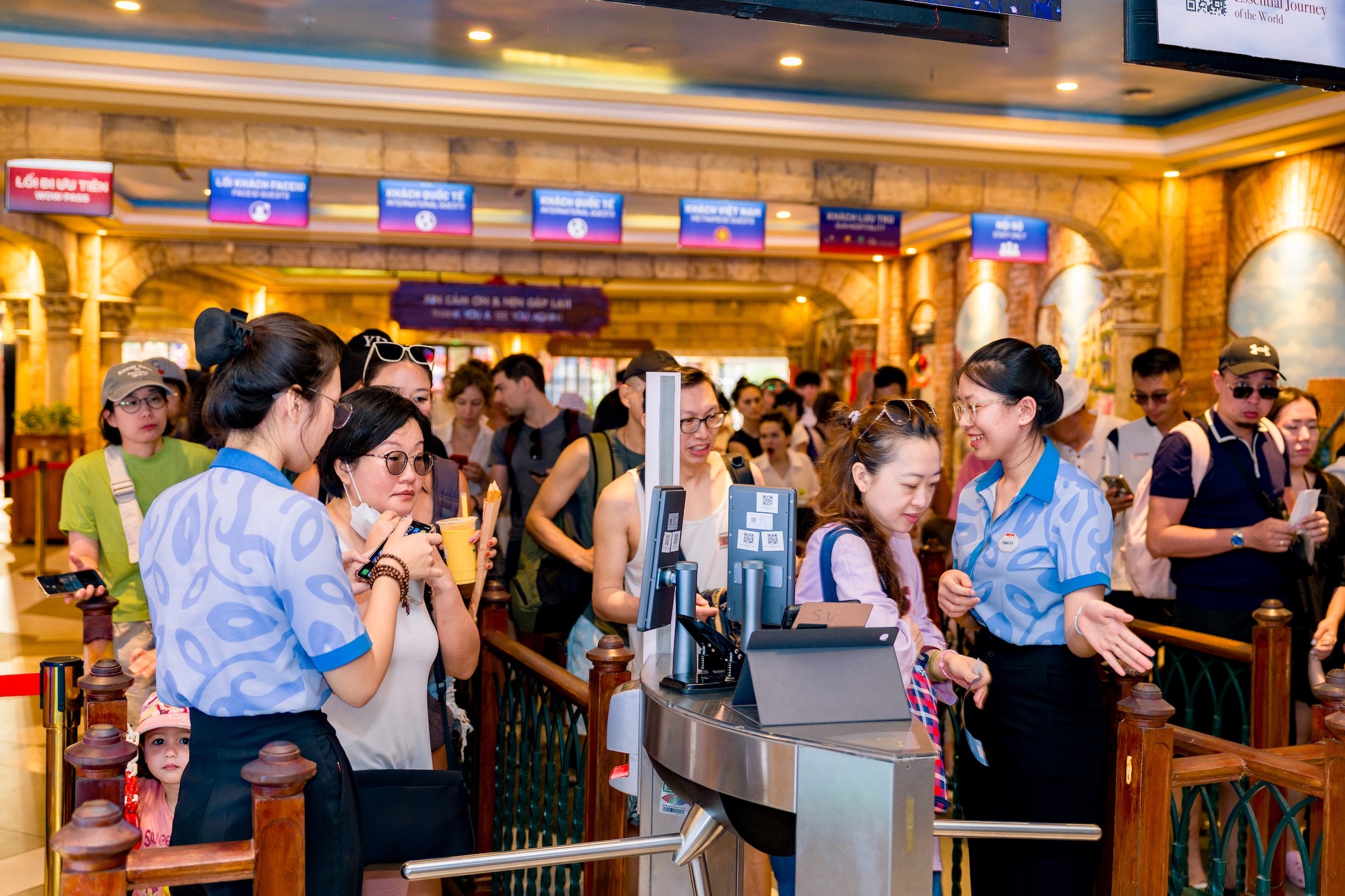 nhan-vien-sun-world-1781150747.jpg