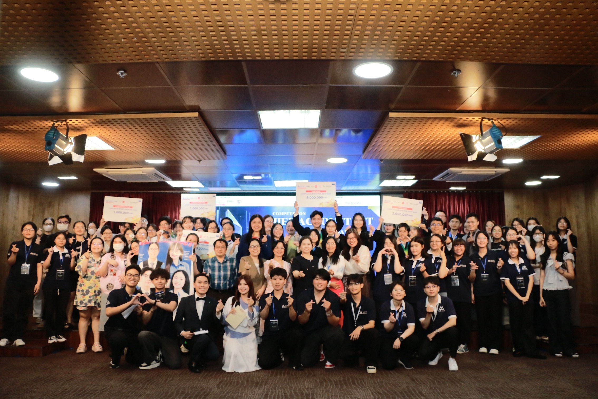 nam-2026-cuoc-thi-thu-hut-gan-300-thi-sinh-den-tu-26-truong-dai-hoc-tren-ca-nuoc-trai-dai-tu-bac-vao-nam-1783399864.JPG