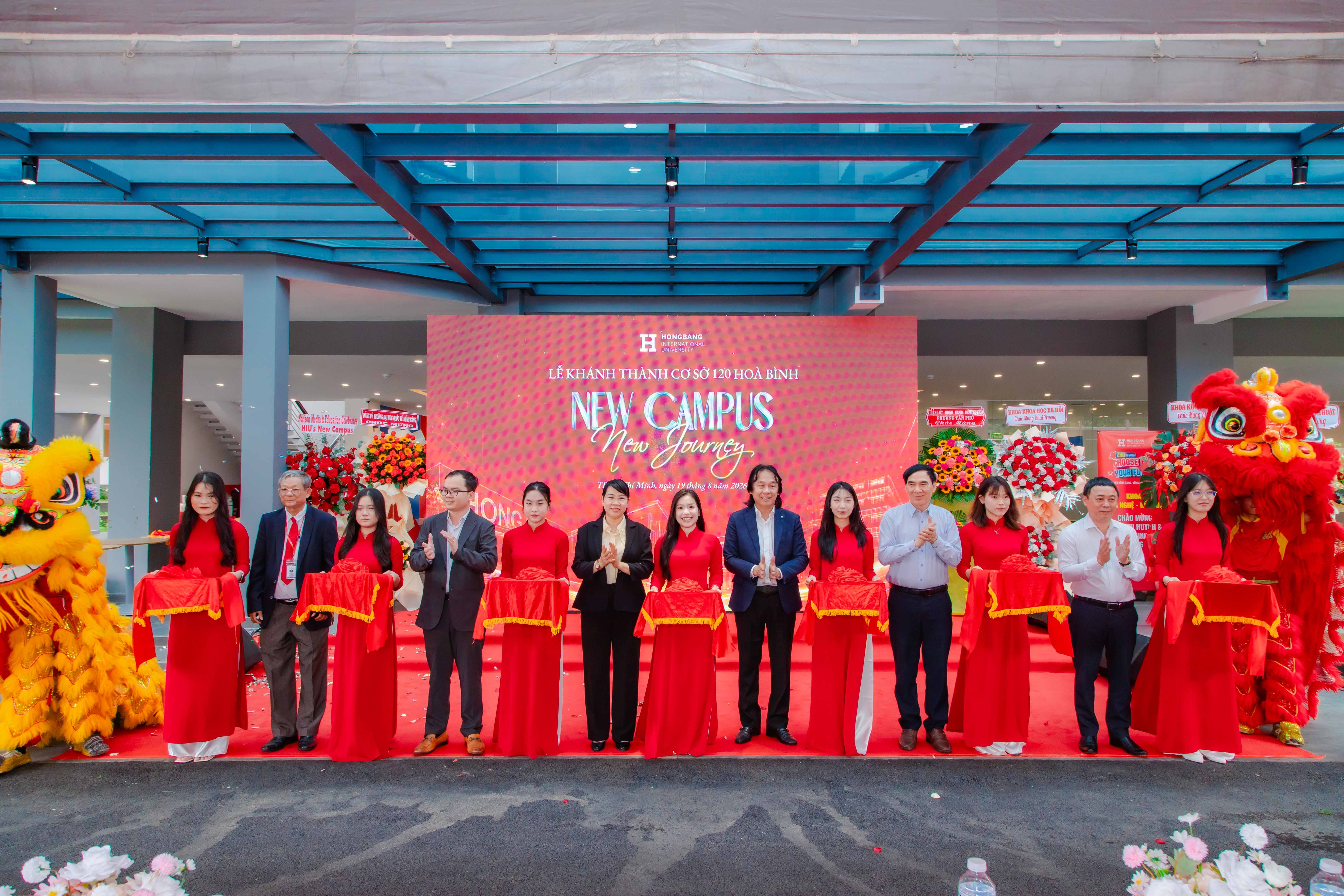 cac-dai-bieu-thuc-hien-nghi-thuc-cat-bang-khanh-thanh-co-so-dam-sen-hiu-1787129992.JPG