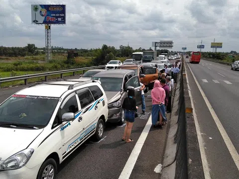 Khoảng cách an toàn tối thiểu giữa 2 xe: Quy định rõ ràng nhưng nhiều tài xế vẫn còn "làm ngơ"