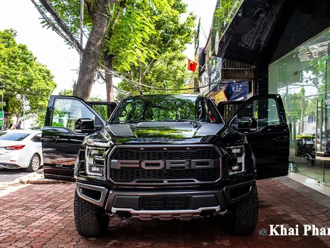 Soi Ford F-150 Raptor cửa Rolls-Royce đầu tiên tại Hà Nội